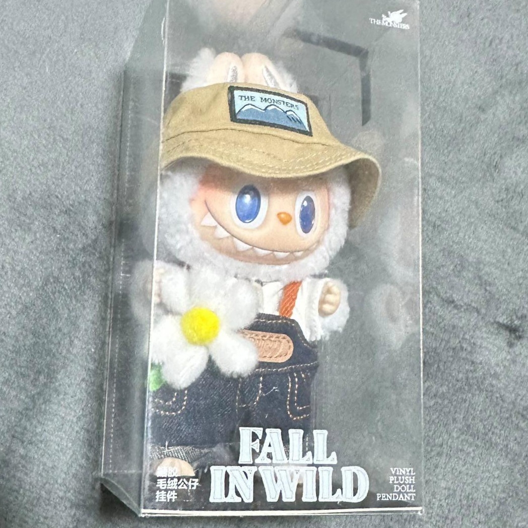 Pop Mart Fall In Wild Labubu Series Toy Keyring 착용 스타일