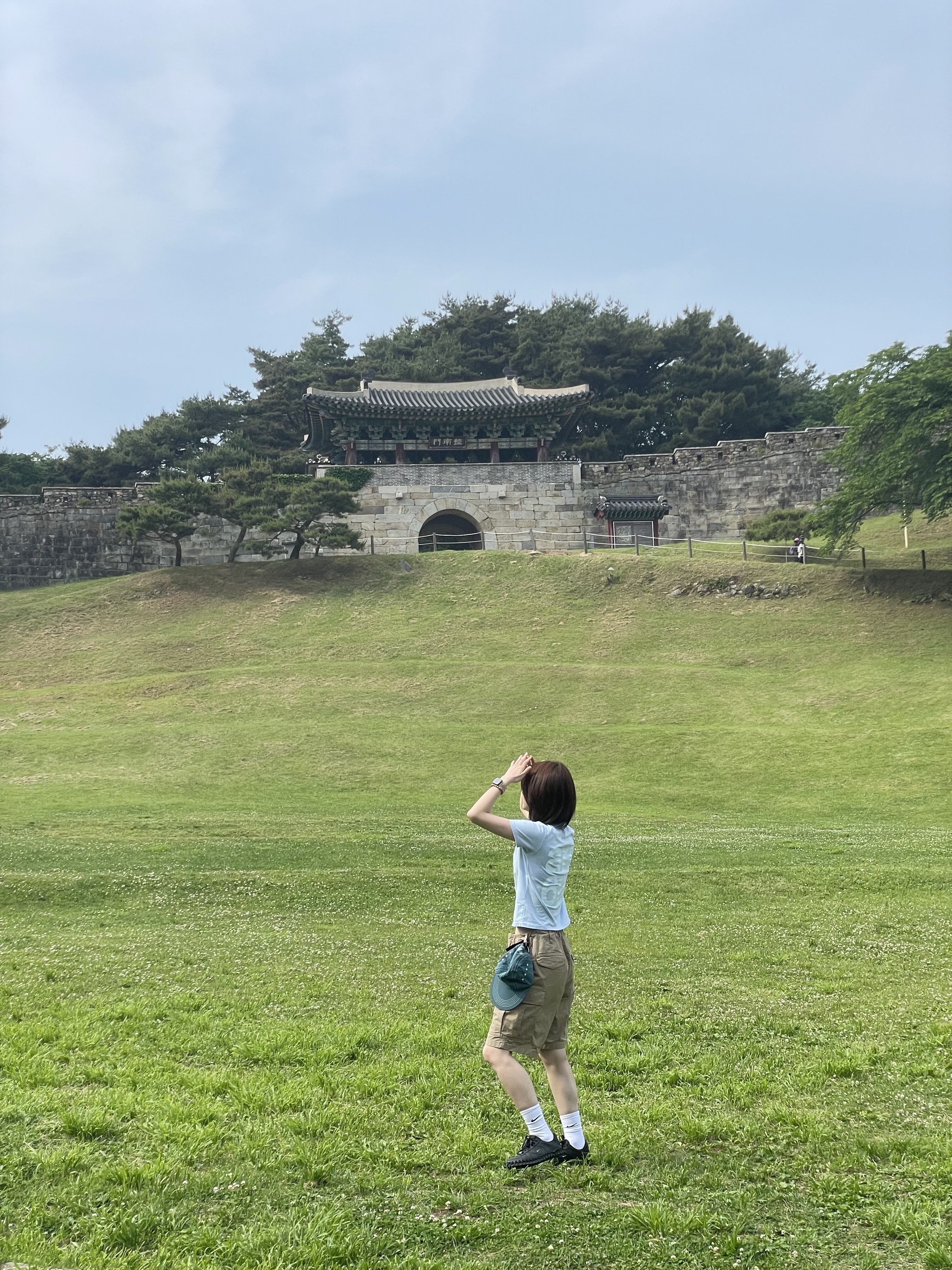[예약 배송][KREAM 단독] Safarispot Basic Safari T-Shirt Sky 착용 스타일