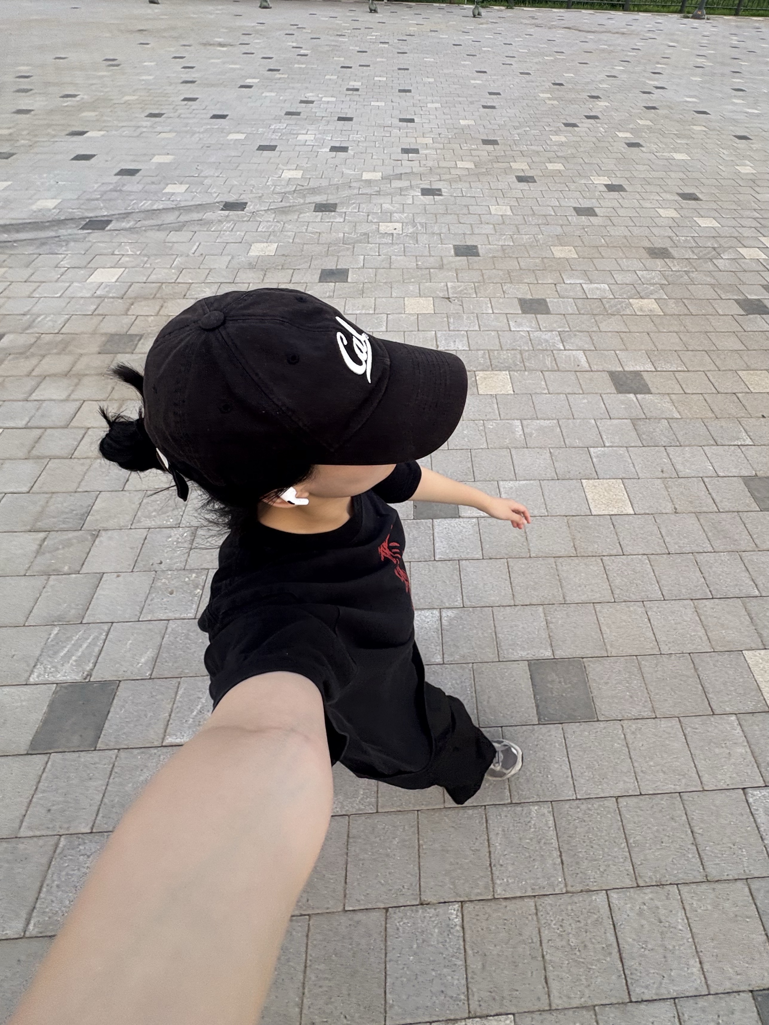NOMANUAL N.R T-Shirt Black 착용 스타일 - 3