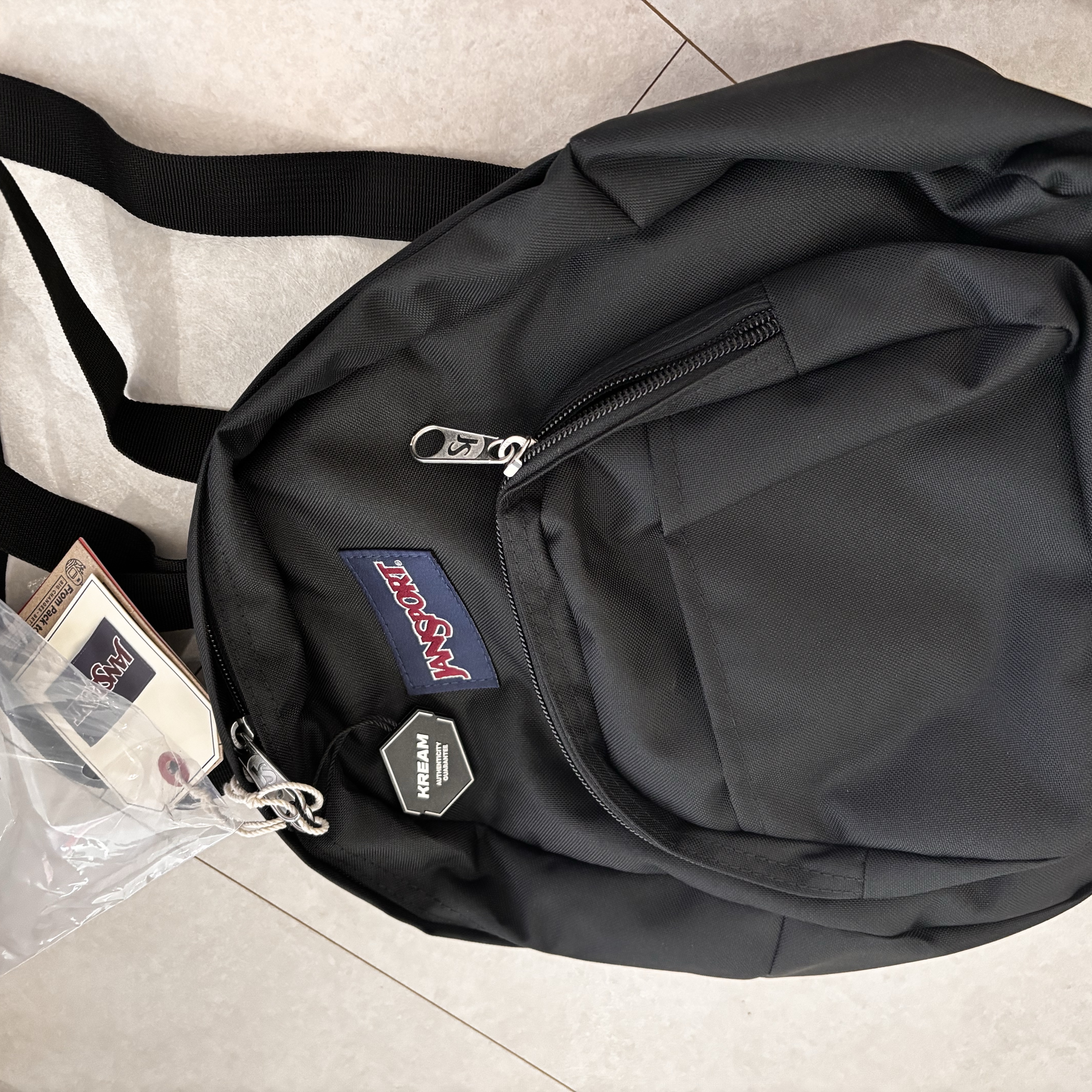 Jansport Half Pint Mini Backpack Black 착용 스타일