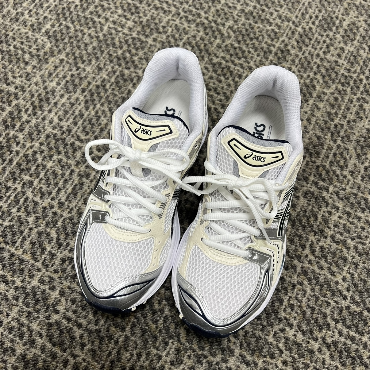 (W) Asics Gel-Kayano 14 White Midnight 착용 스타일