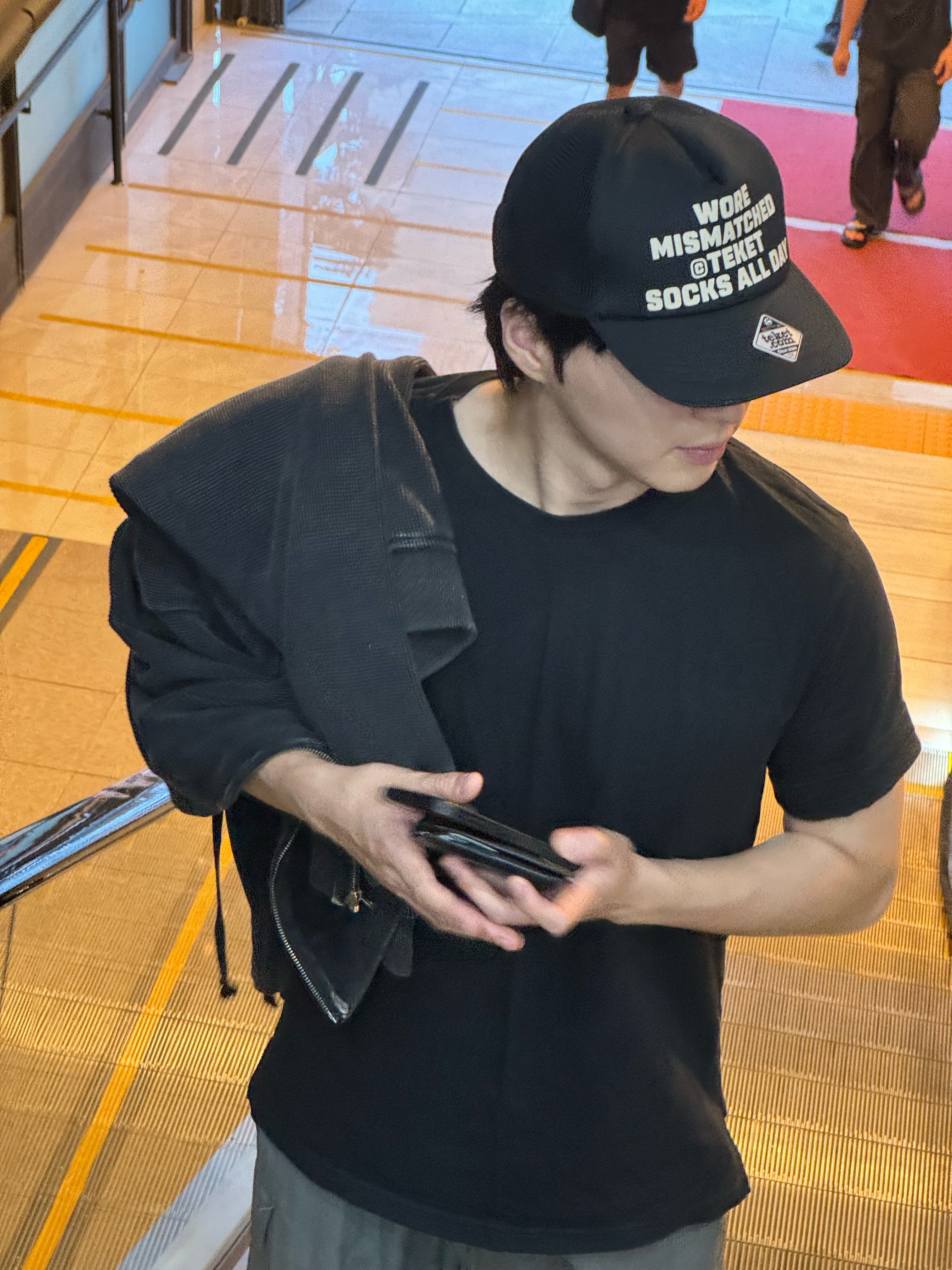[더블적립] ETCE Gear Label Hoodie Zip Up Charcoal 착용 스타일 - 3