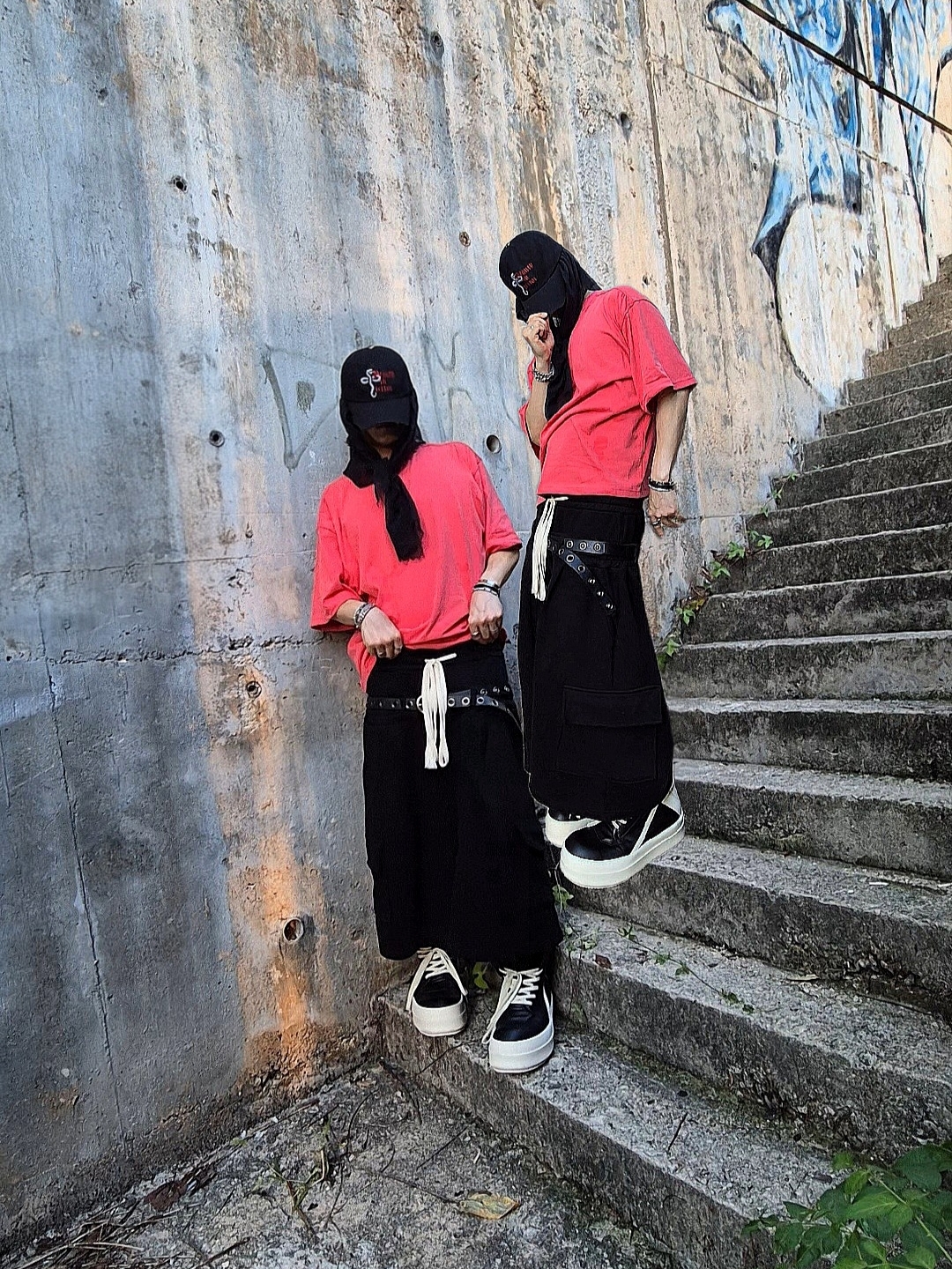 Rick Owens Hollywood Mega Bumper Geobasket in Full Grain Calf Leather Black Milk 착용 스타일 - 2
