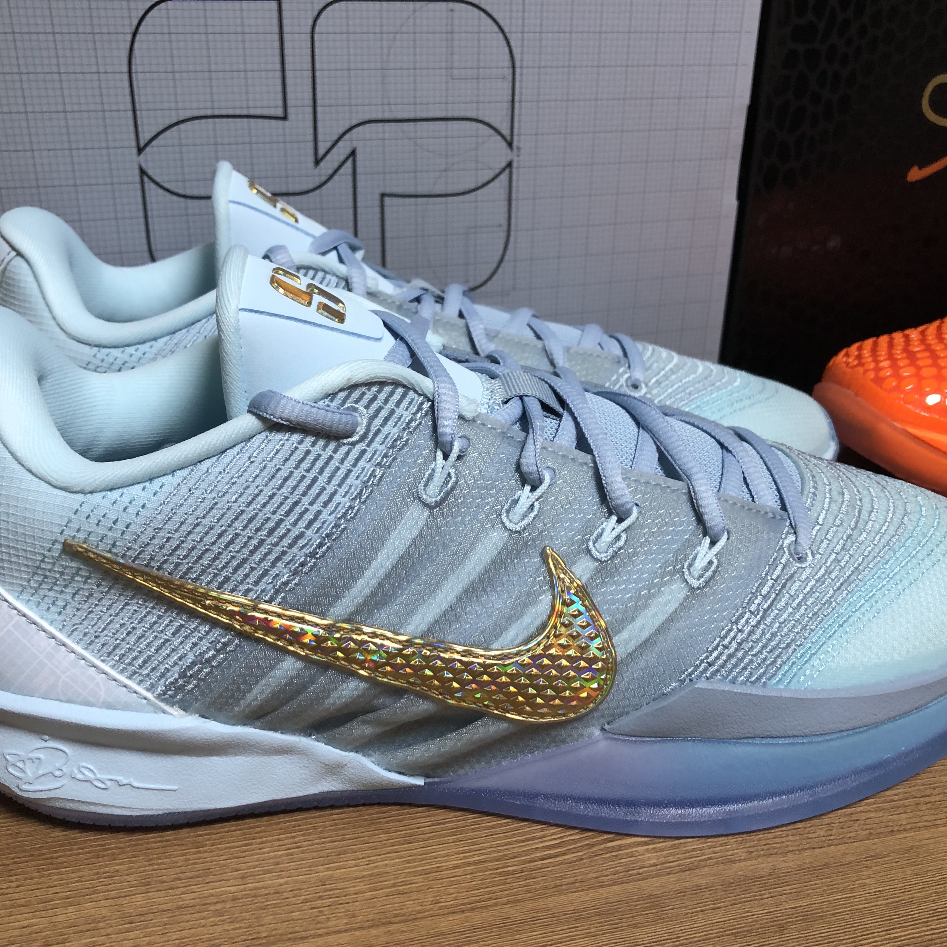 Nike Kobe 6 Protro Total Orange, Nike Sabrina 3 Glacier Blue Neptune Blue 착용 스타일 - 3