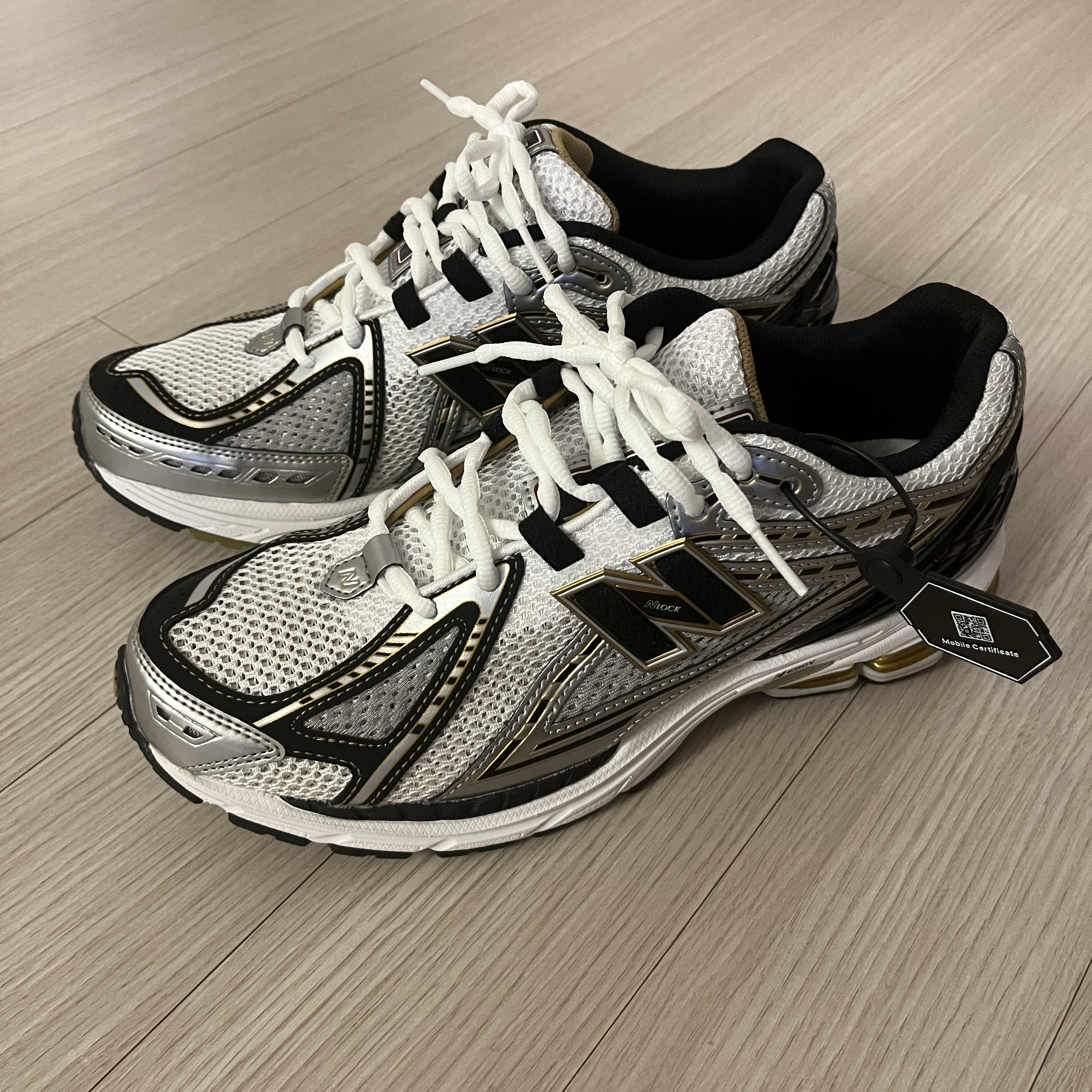 New Balance 1906R White Gold 착용 스타일 - 1