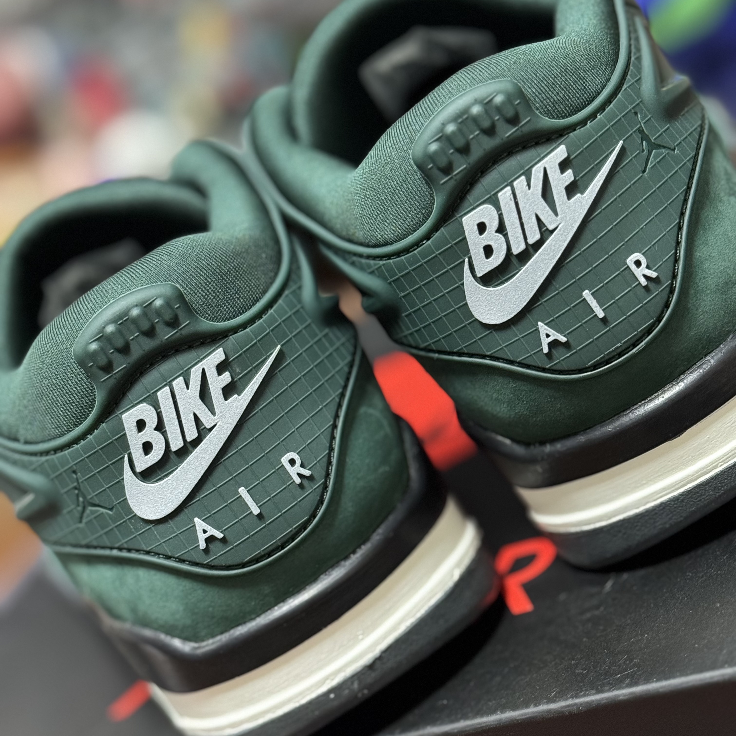 Jordan 4 x Nigel Sylvester RM SP Fence Green 착용 스타일 - 2