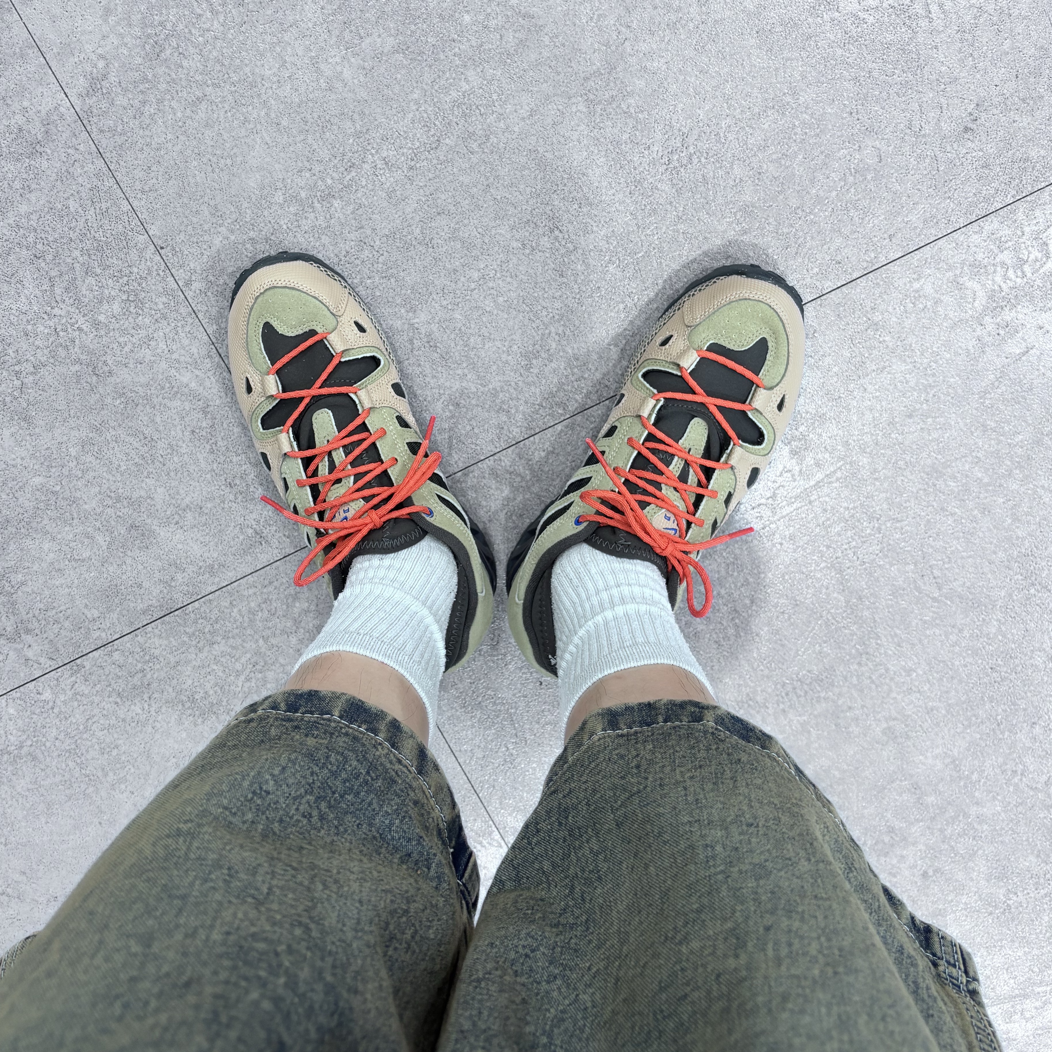 Nike ACG Air Exploraid Neutral Olive and Hemp 착용 스타일