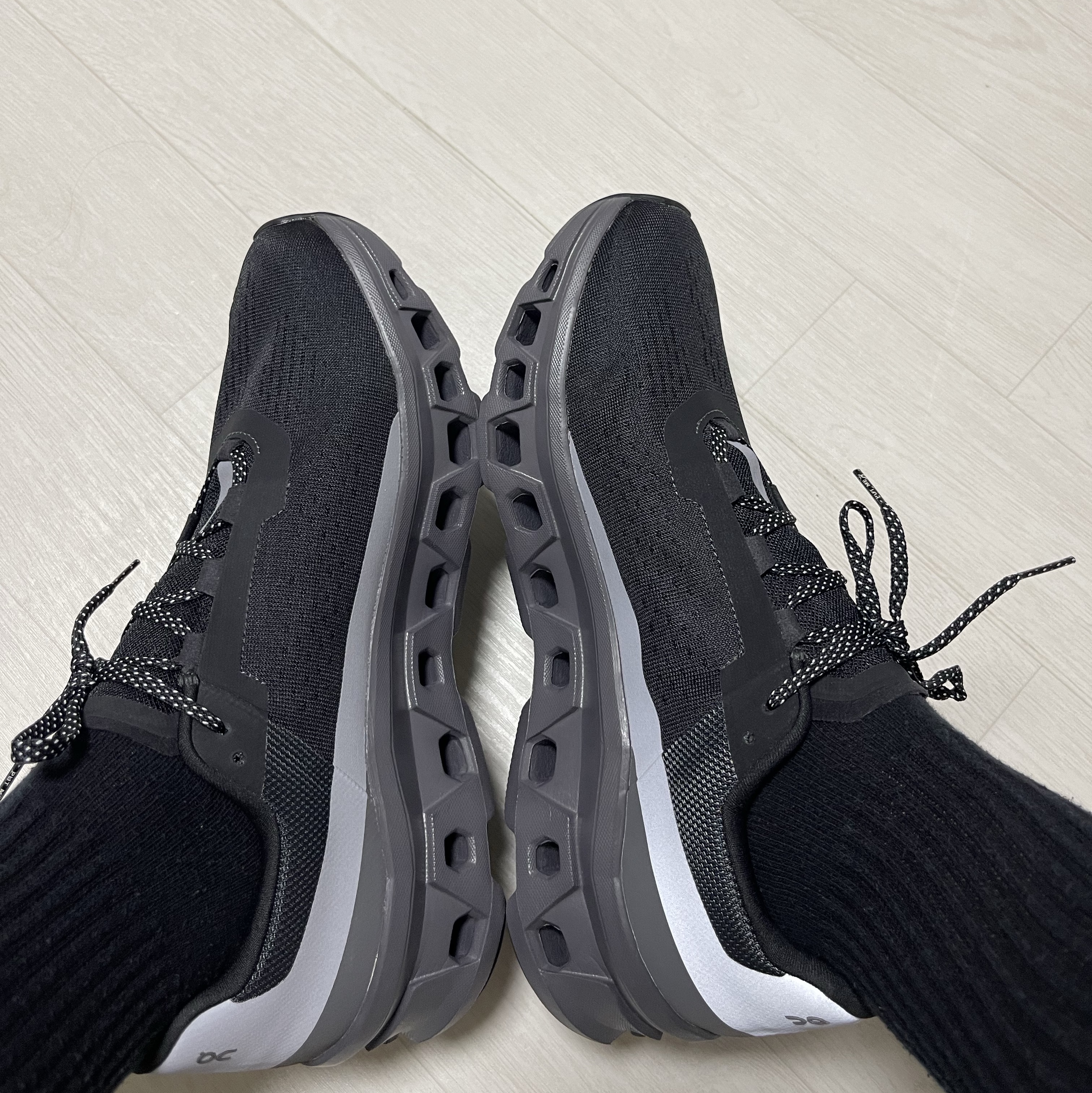 On Running Cloudmonster Lumos Black 착용 스타일 - 7