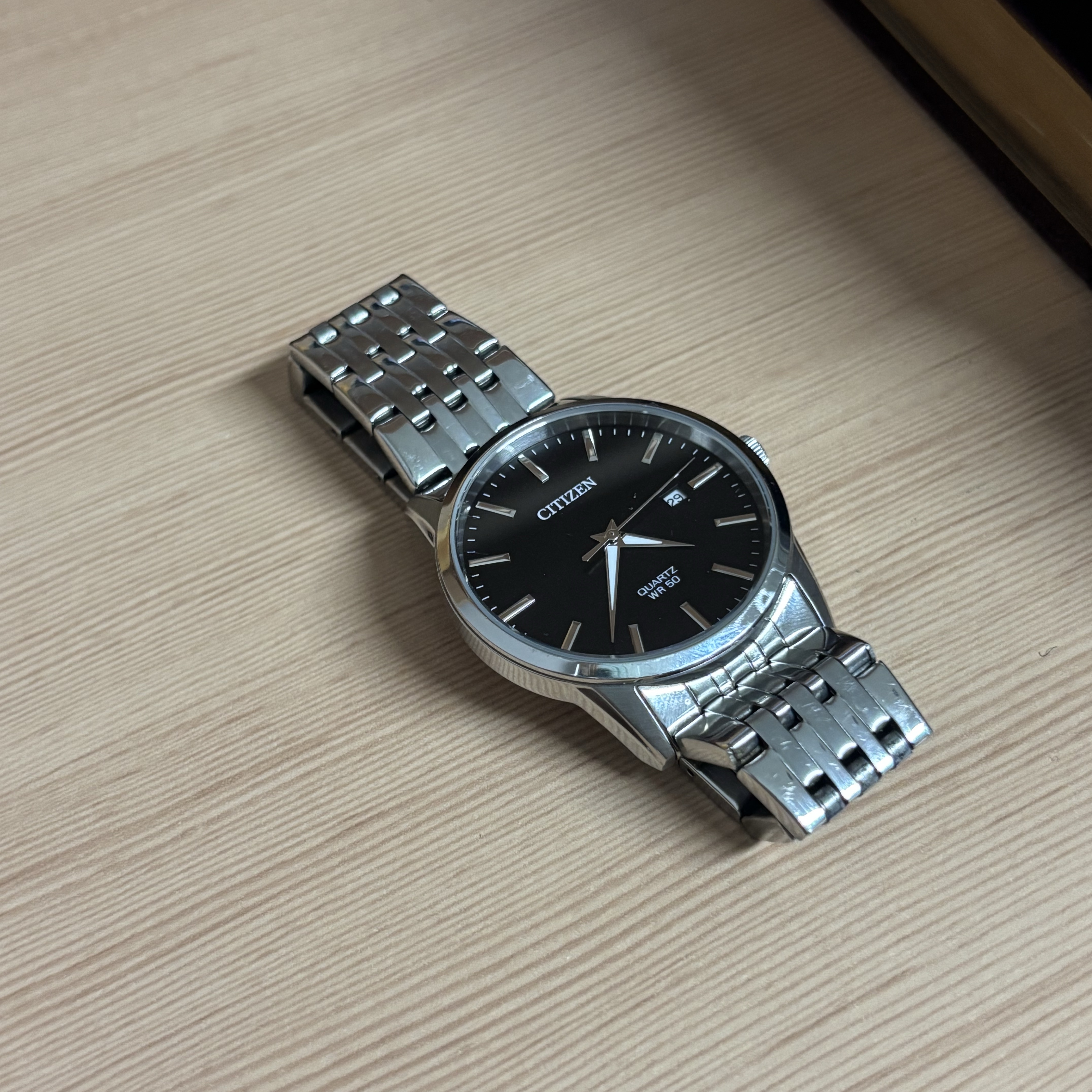 Citizen Quartz 39mm Stainless Steel Black Silver 착용 스타일