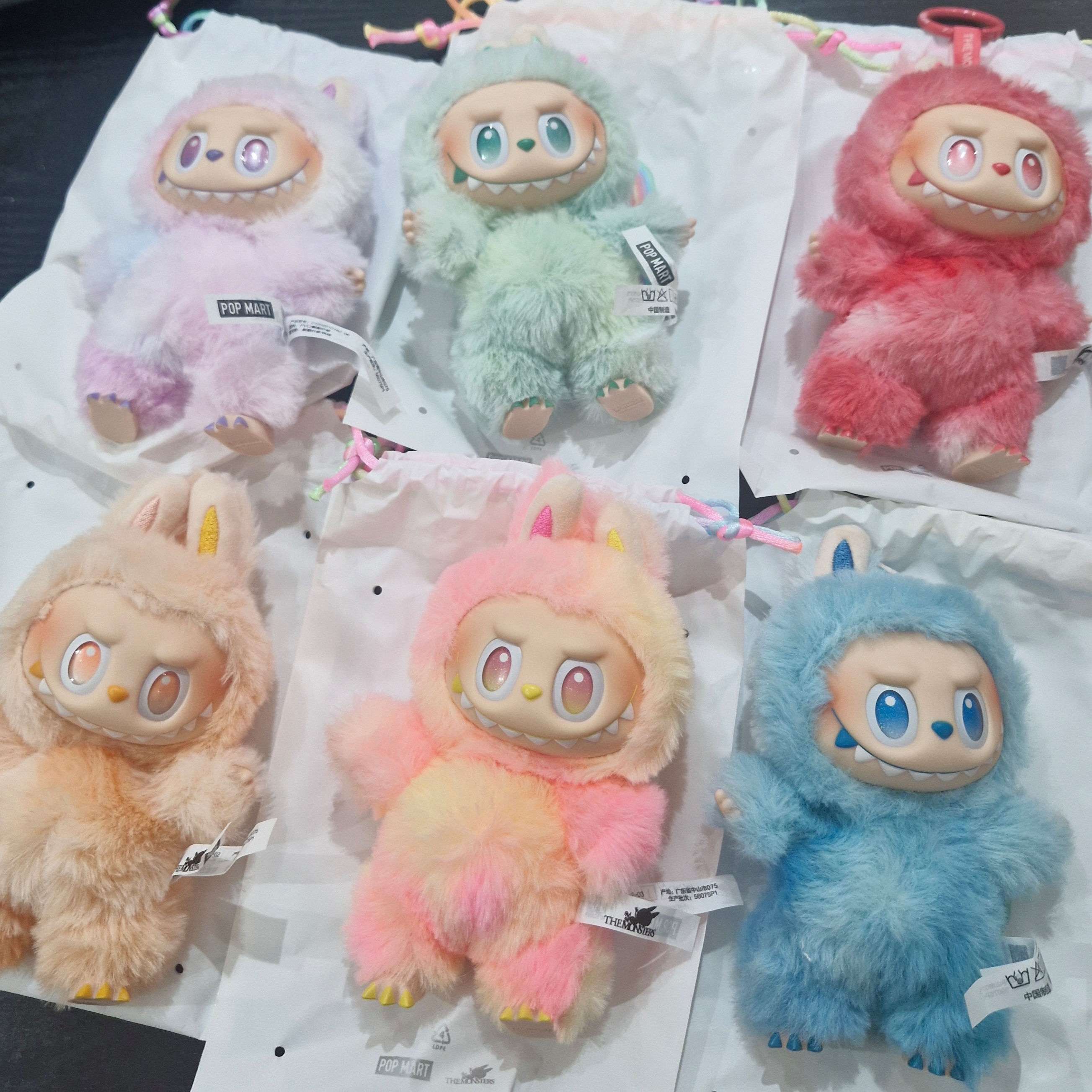 Pop Mart Labubu The Monsters Highlight Series Sealed Case (6 Blind Boxes) 착용 스타일