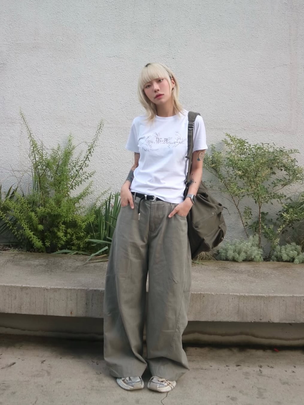 BLR 2D Bluer Graphic T-Shrit White 착용 스타일