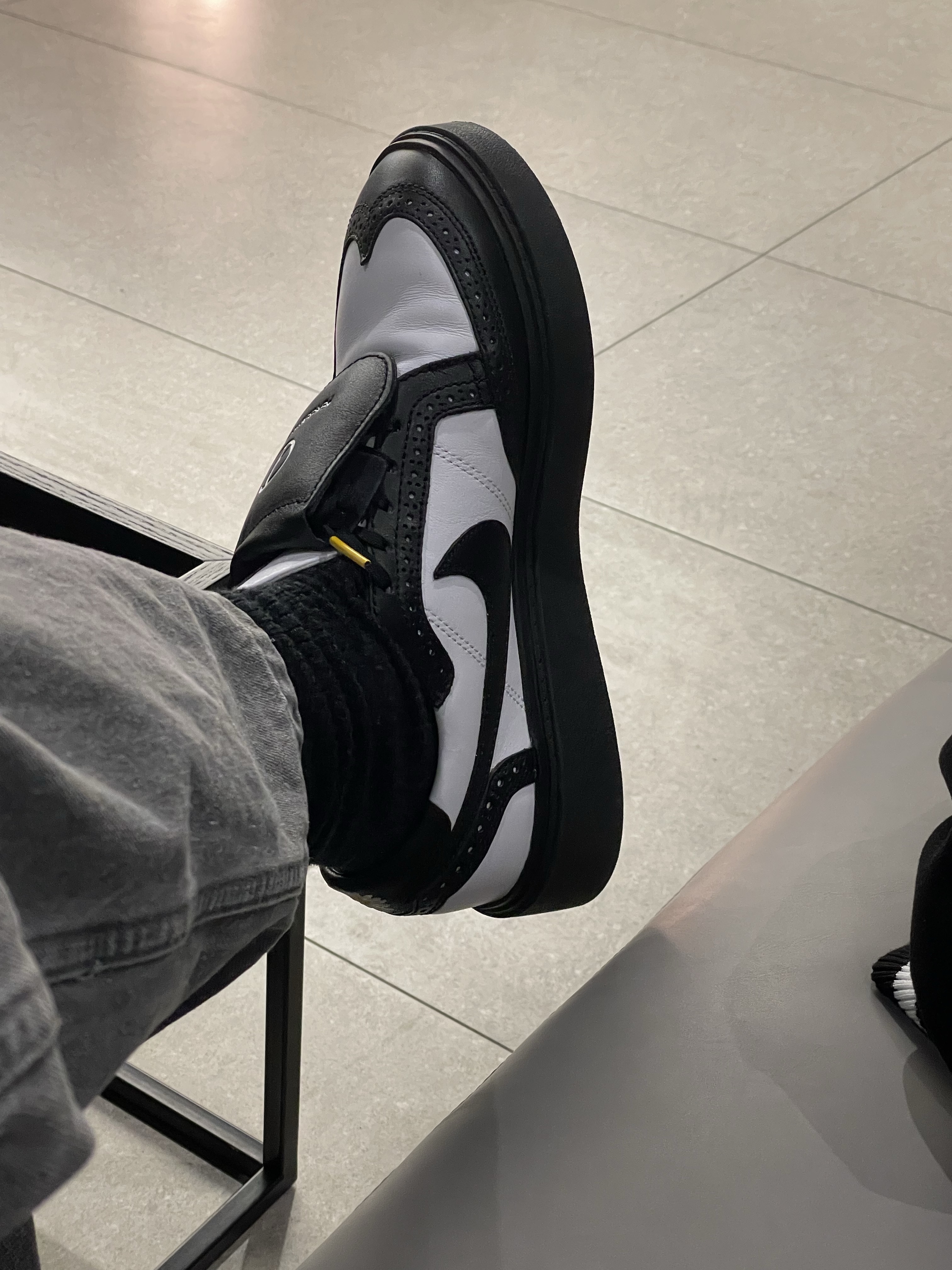 Nike x Peaceminusone Kwondo1 Black and White, Our Legacy Sling Bag Washed Black Denim 착용 스타일 - 1