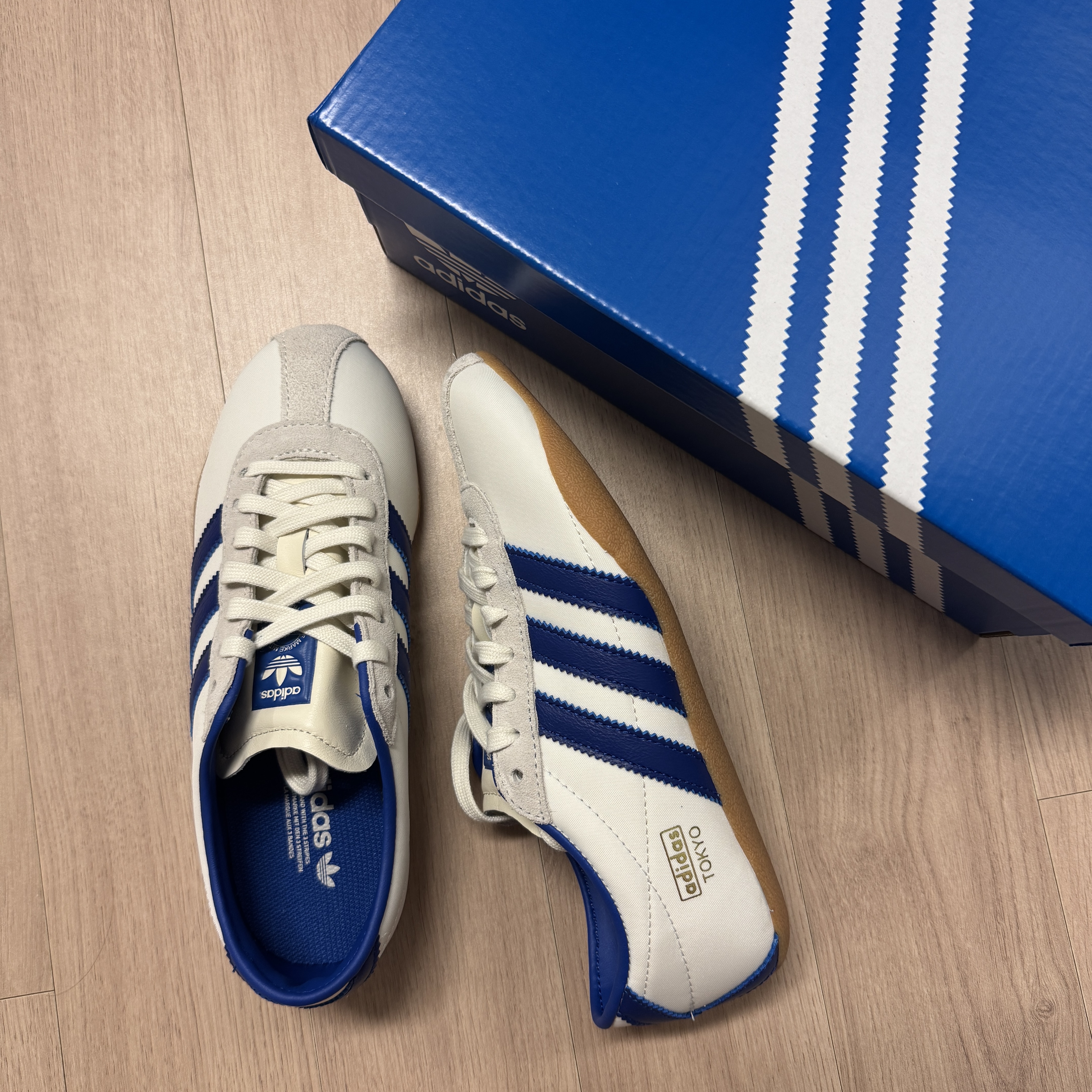 (W) Adidas Tokyo Off White Royal Blue 착용 스타일
