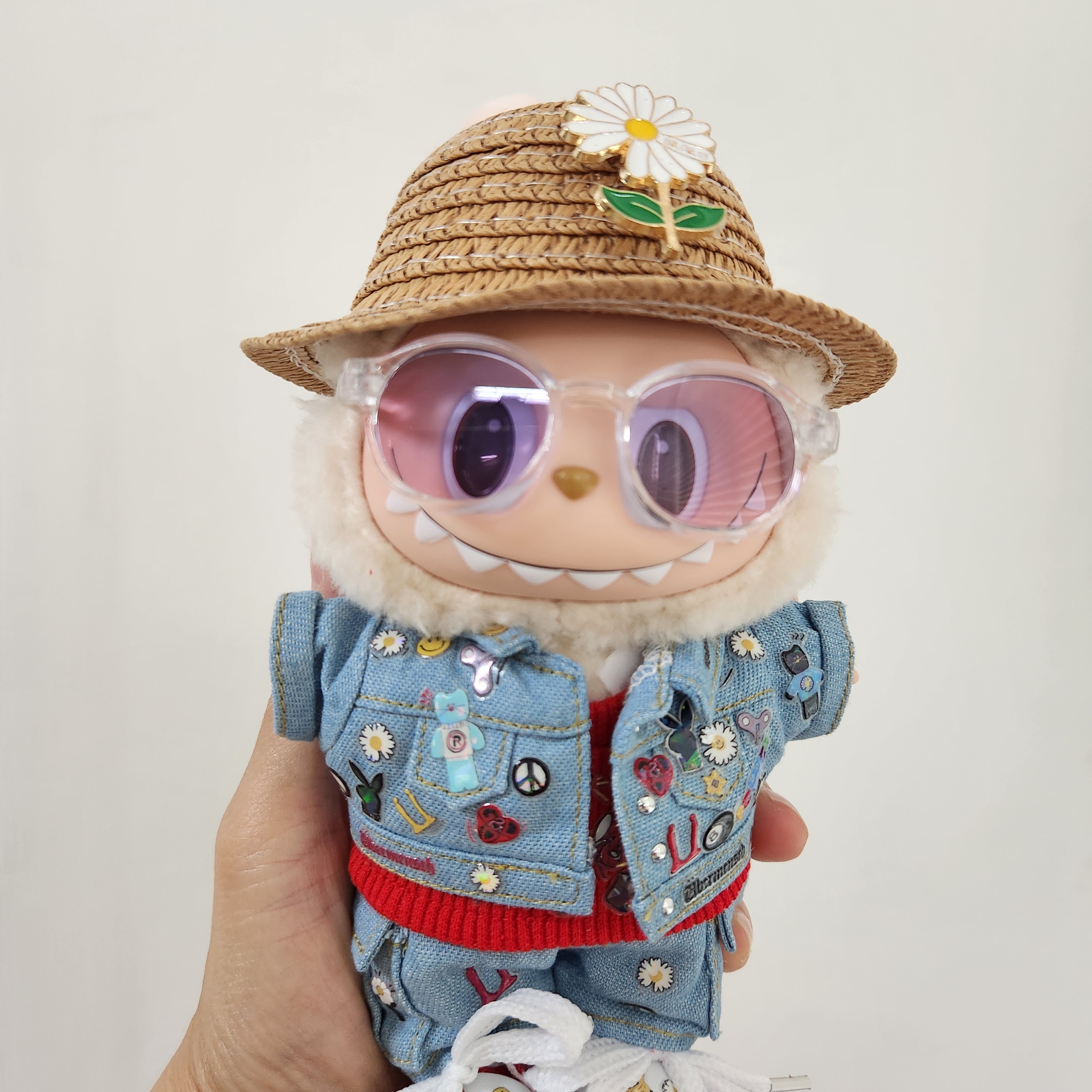 Pop Mart Labubu The Monsters Labubu Tasty Macarons Series Soymilk Keyring 착용 스타일