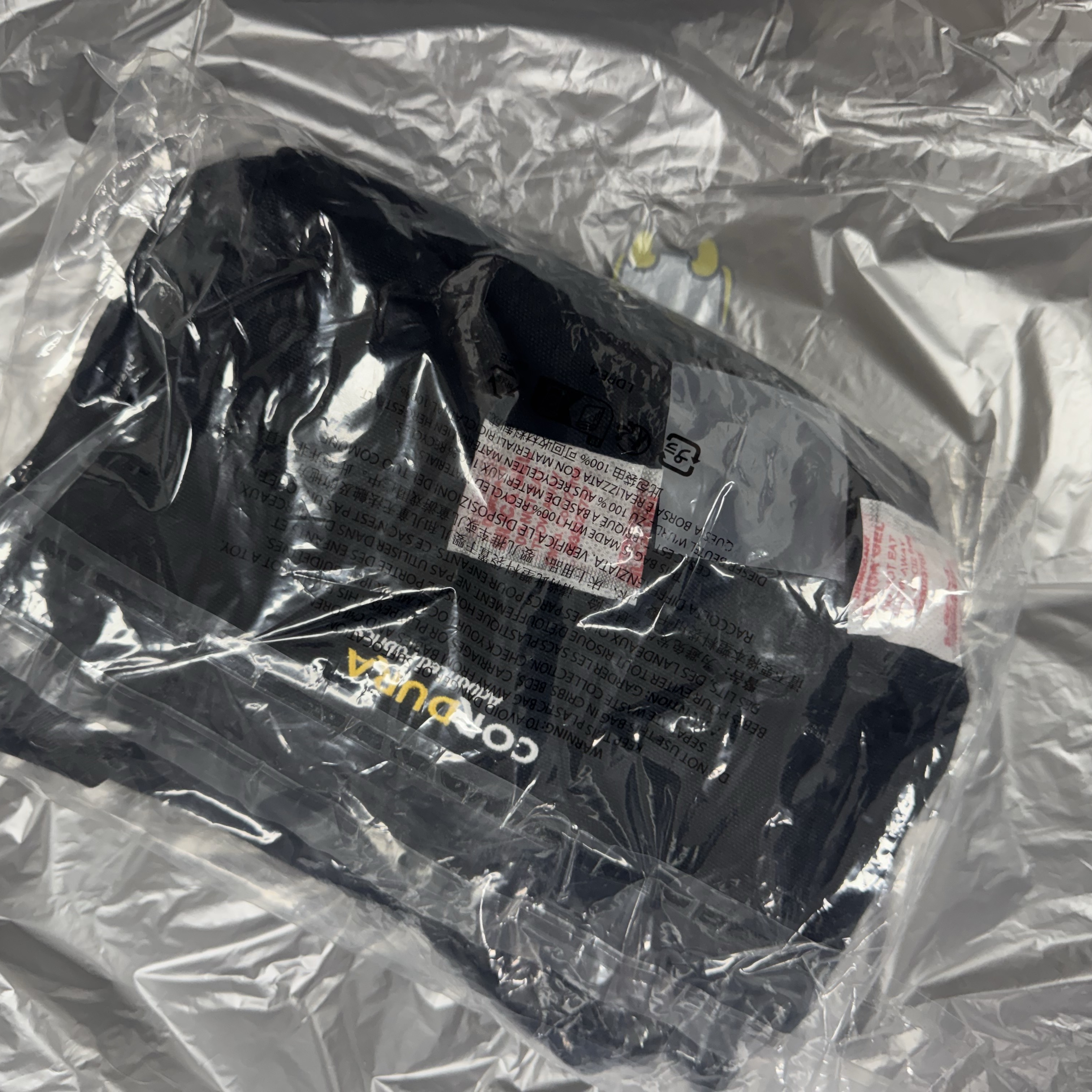 Supreme Mini Messenger Bag Black - 25SS 착용 스타일