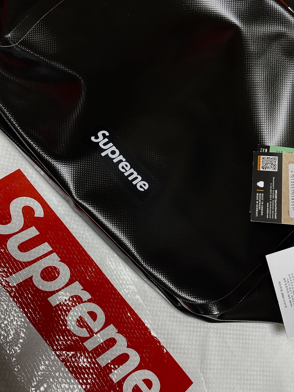Nike Air Force 1 '07 WB Flax, Supreme x Ortlieb Small Messenger Bag Black - 24SS 착용 스타일 - 2