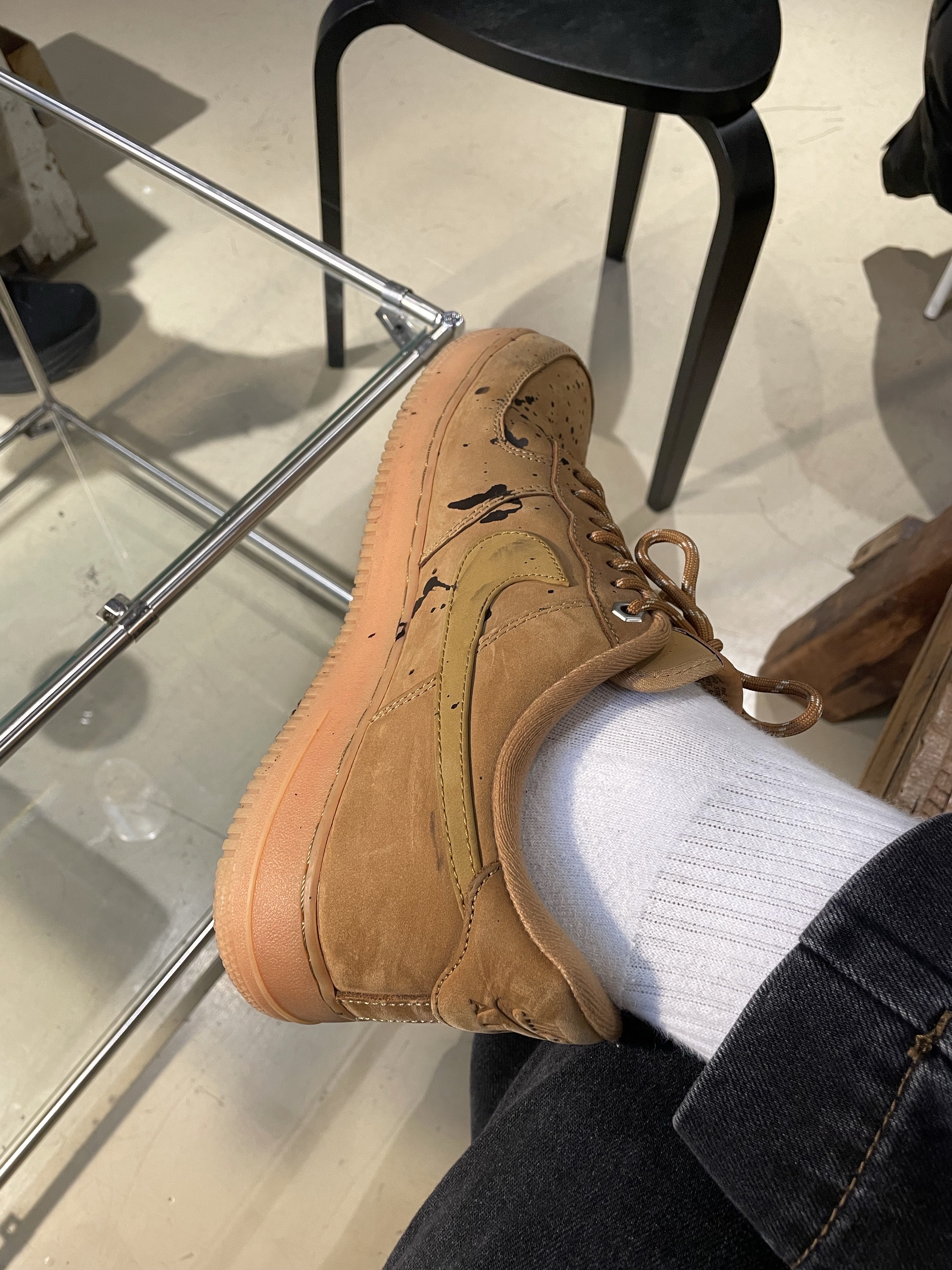 Nike Air Force 1 '07 WB Flax, Supreme x Ortlieb Small Messenger Bag Black - 24SS 착용 스타일 - 7