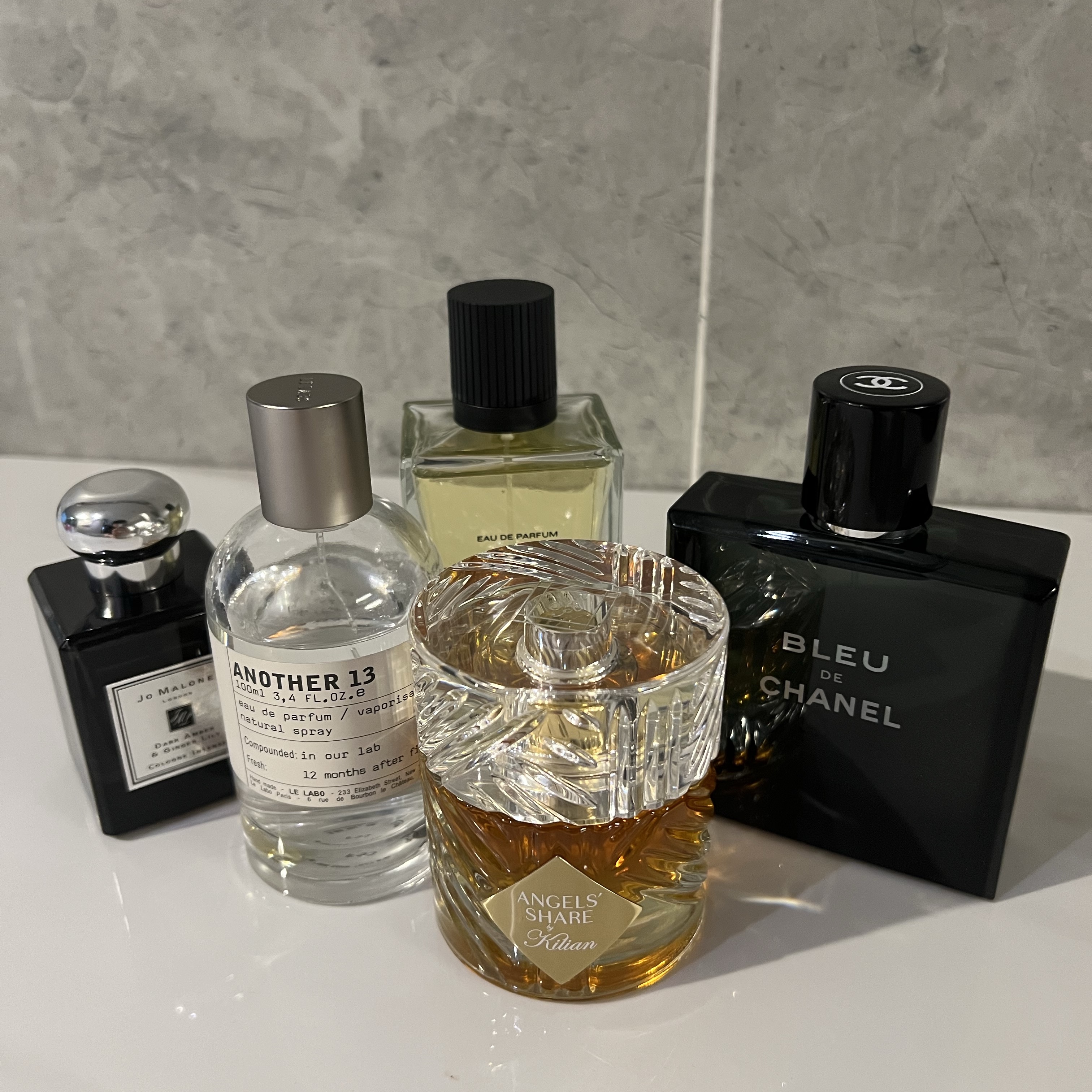 Chanel Bleu De Chanel Eau De Toilette 100ml, Le Labo Another 13 Eau De Parfum 100ml 착용 스타일 - 1