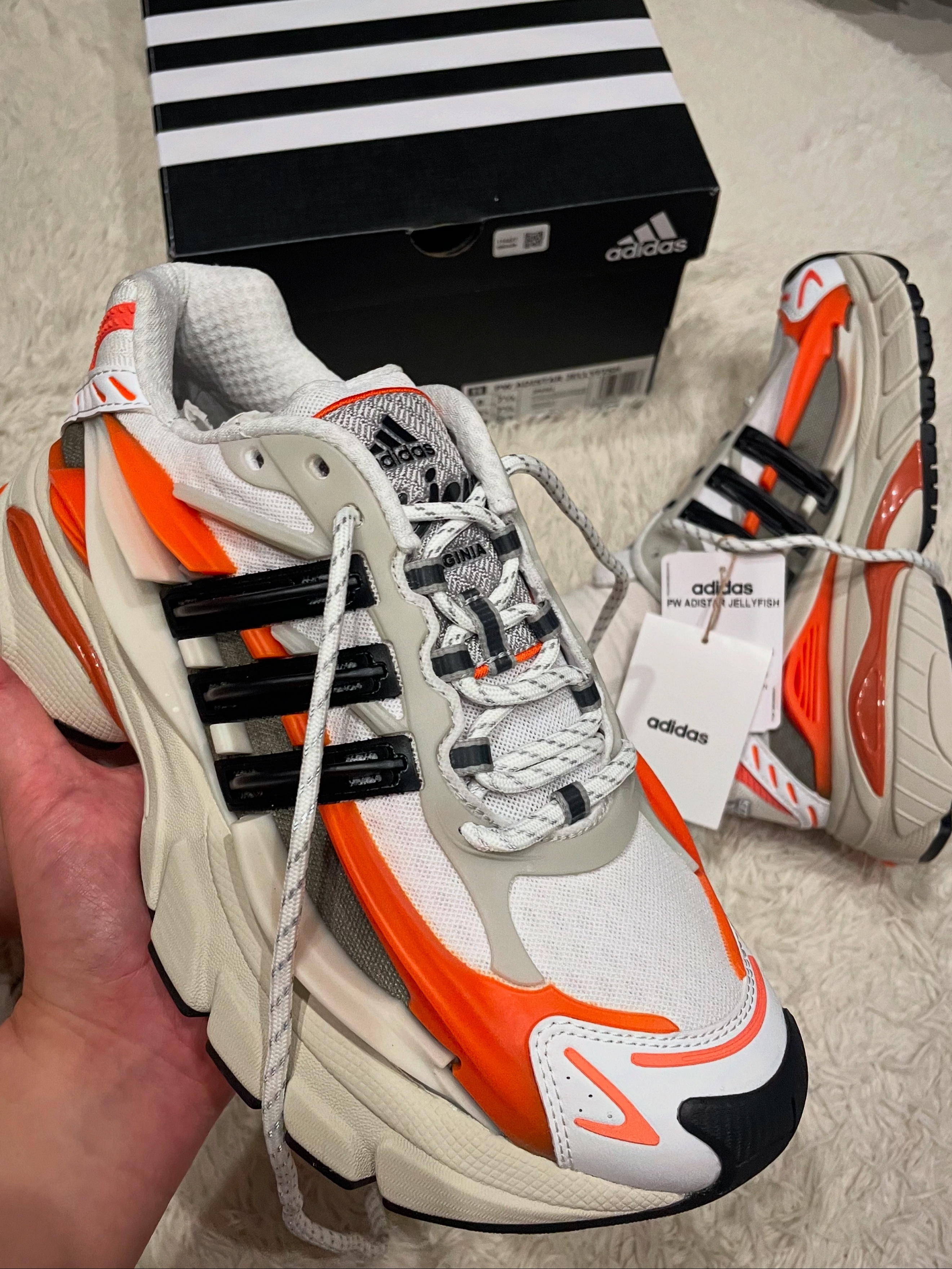 Adidas x Pharrell Williams Adistar Jellyfish Focus Olive Core Black 착용 스타일