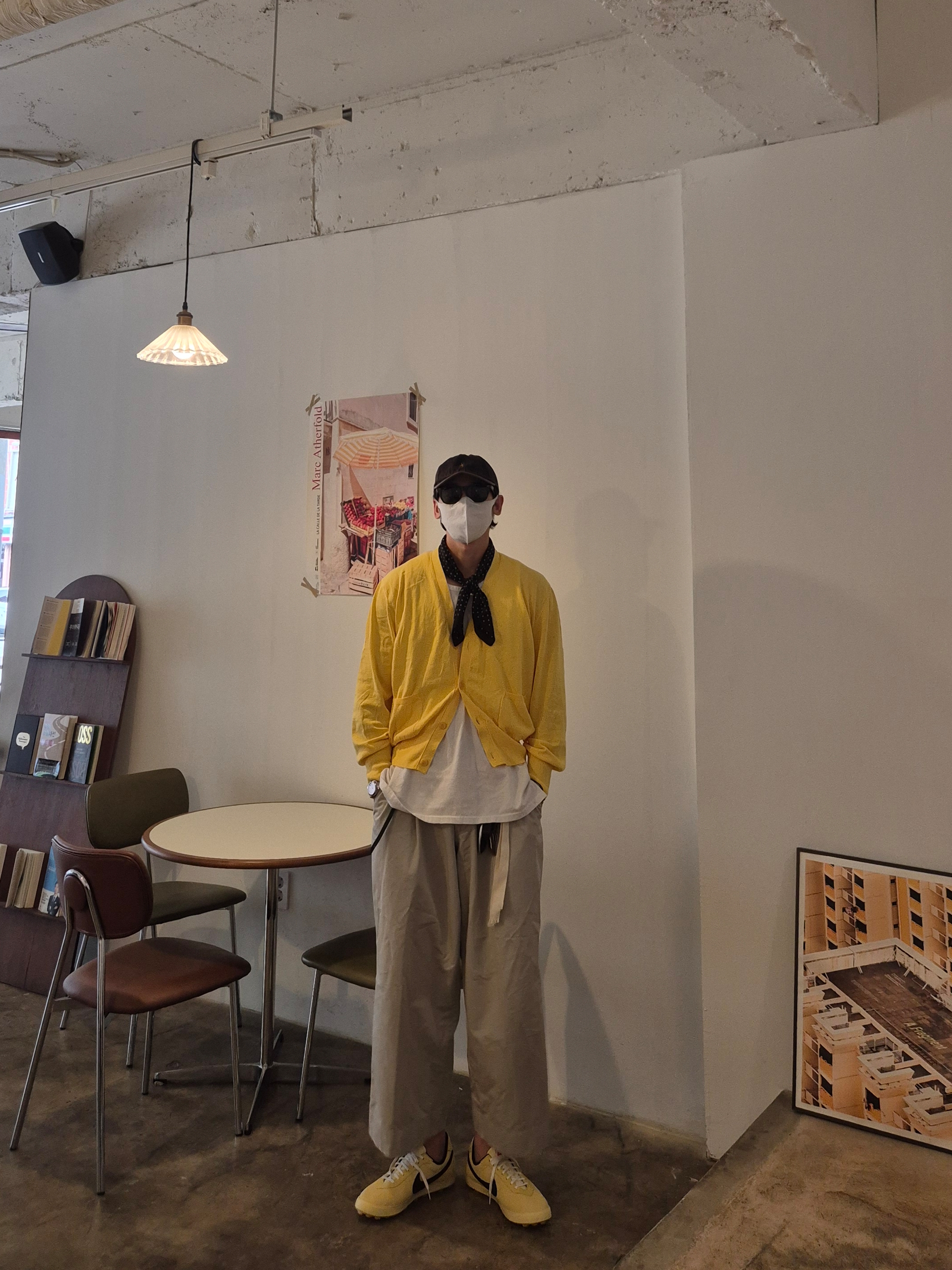 Nike Astrograbber Soft Yellow and Black 착용 스타일