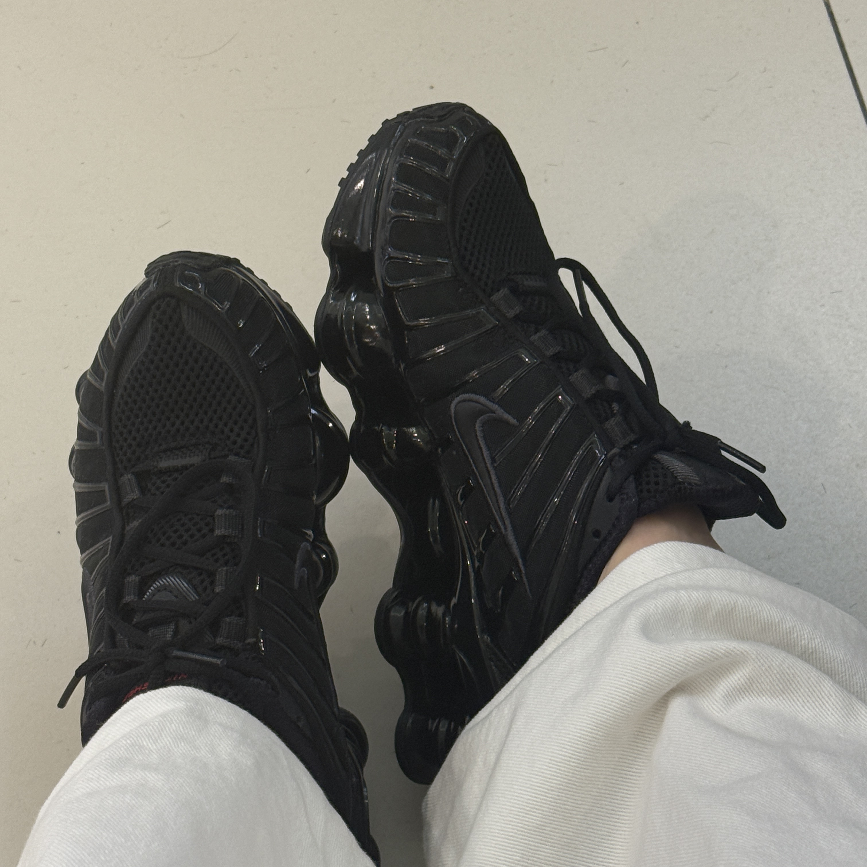 (W) Nike Shox TL Black and Max Orange 착용 스타일