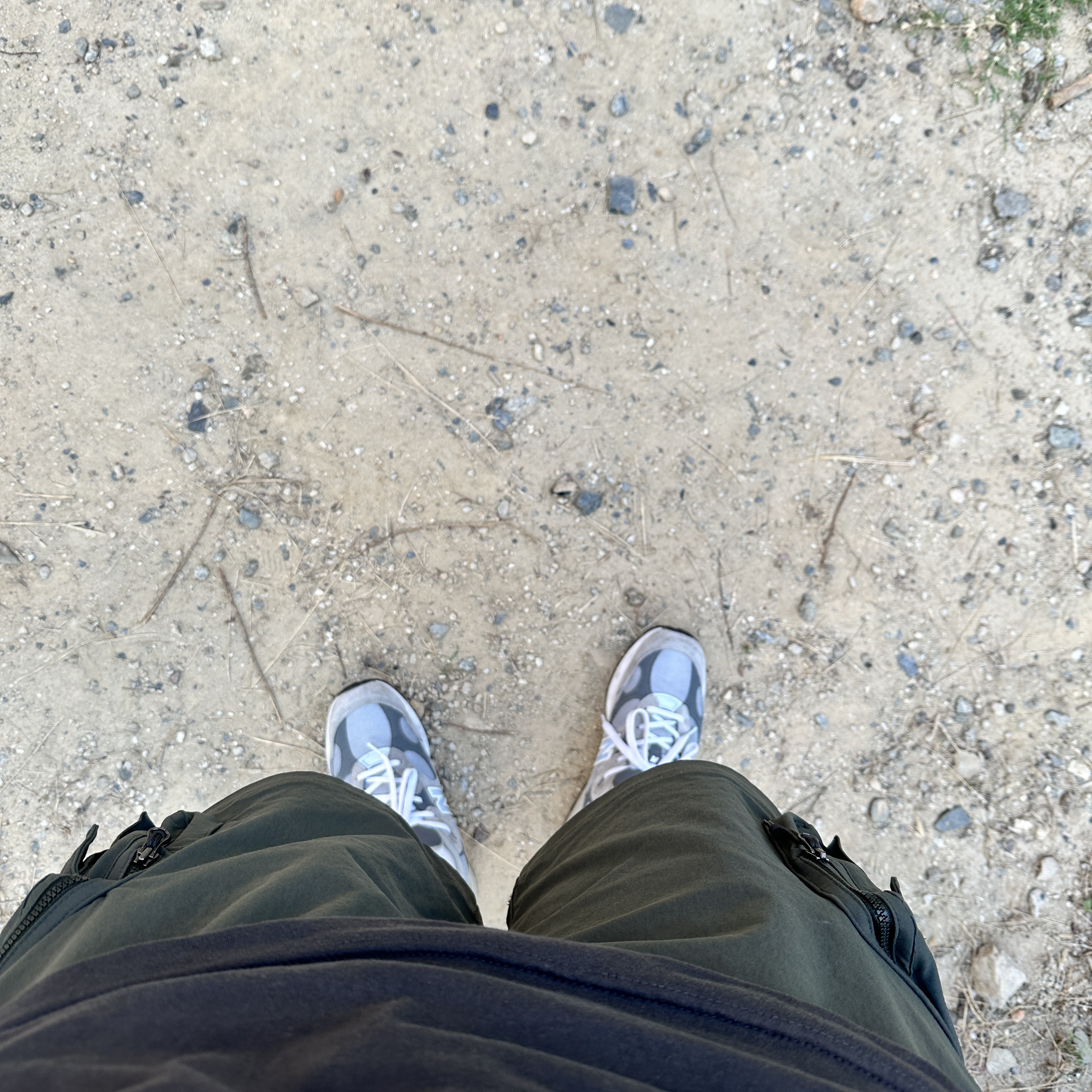 New Balance 992 Made in USA Grey - D Standard, Nike ACG Cargo Shorts Sequoia - Asia 착용 스타일