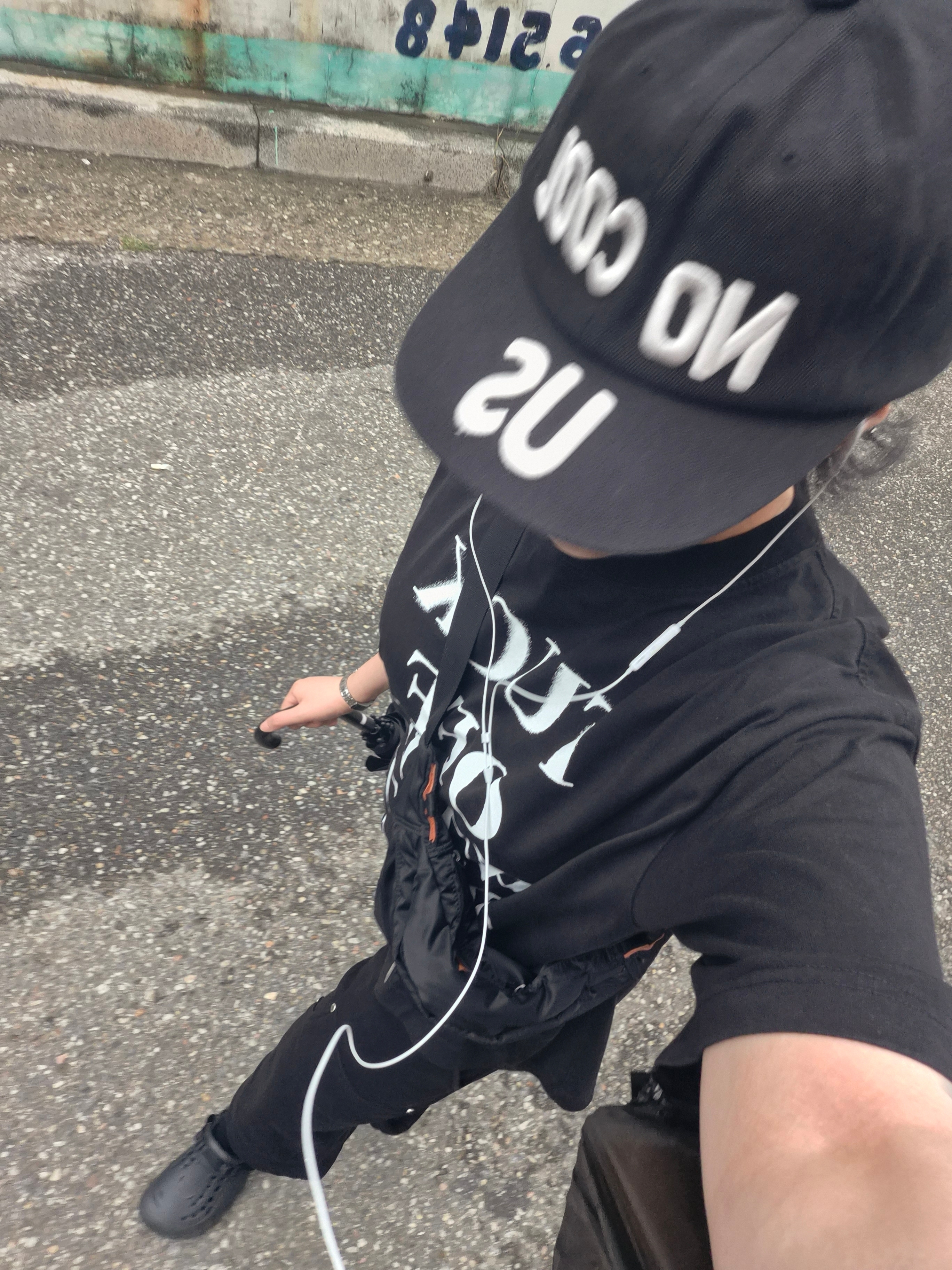 Porter Tanker Waist Bag L Black, Casio LTP-V009D-7E 착용 스타일