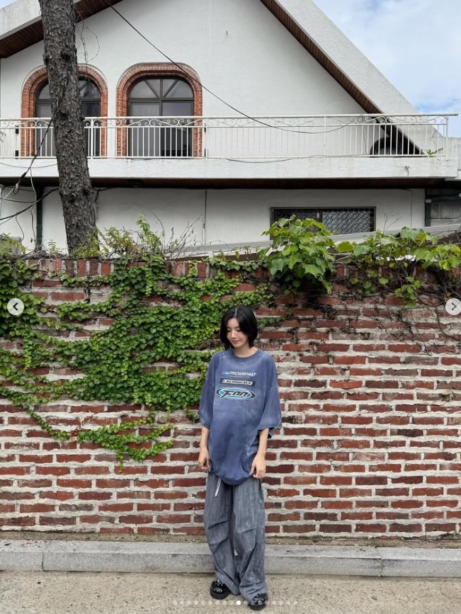 [더블적립]Farfromwhat Far Washed Logo T-Shirts Navy 착용 스타일