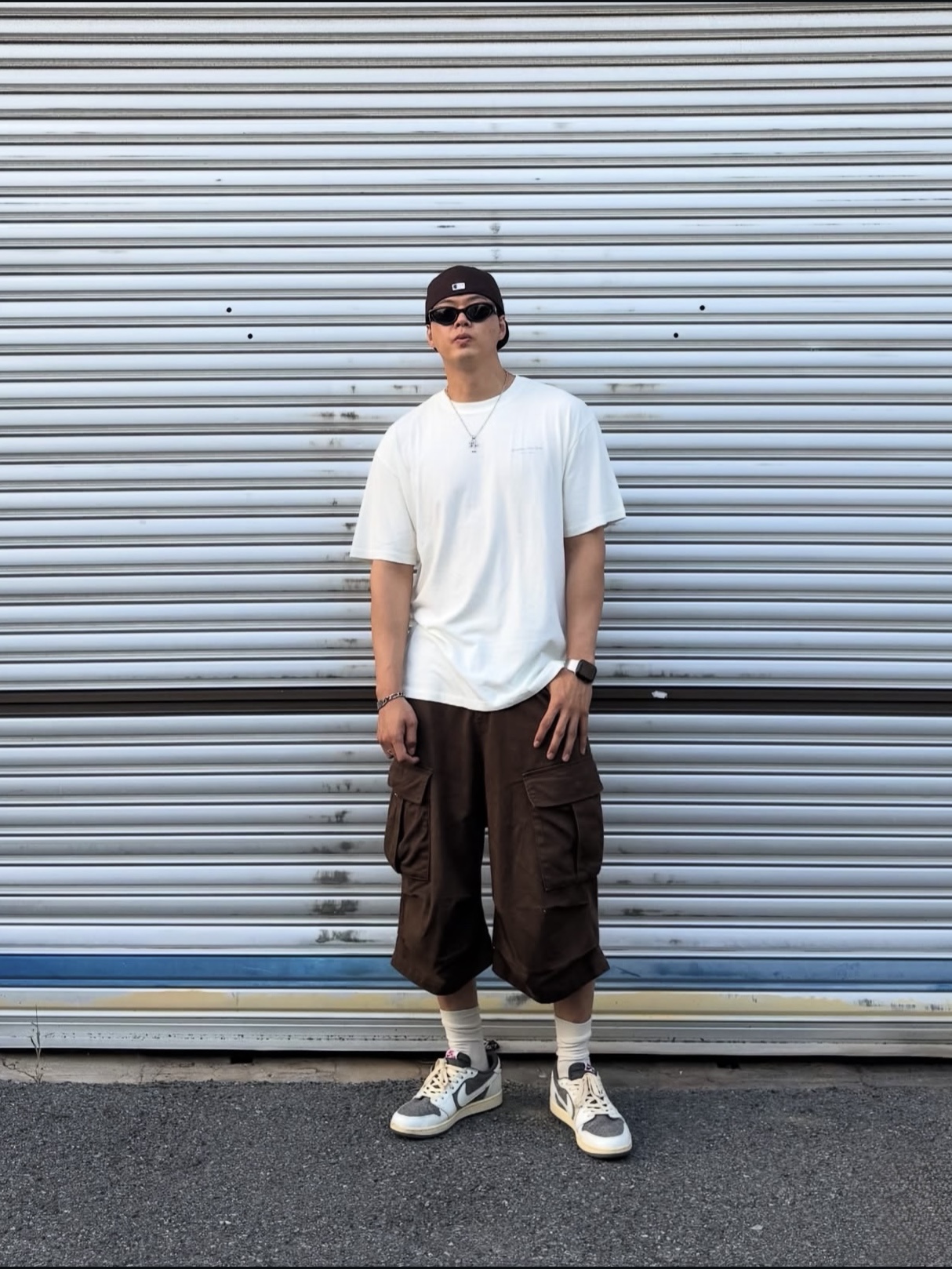 Jordan 1 x Travis Scott Retro Low OG SP Sail and Ridgerock, New Era MLB Authentic San Diego Padres Game Brown 착용 스타일 - 1