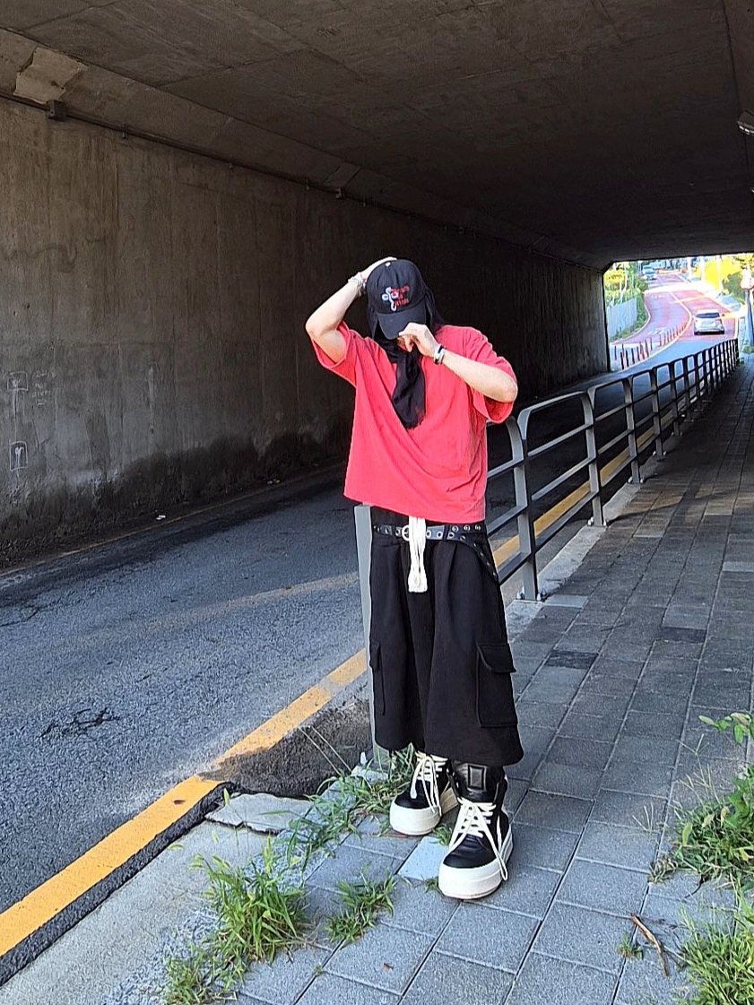 Rick Owens Hollywood Mega Bumper Geobasket in Full Grain Calf Leather Black Milk 착용 스타일 - 2