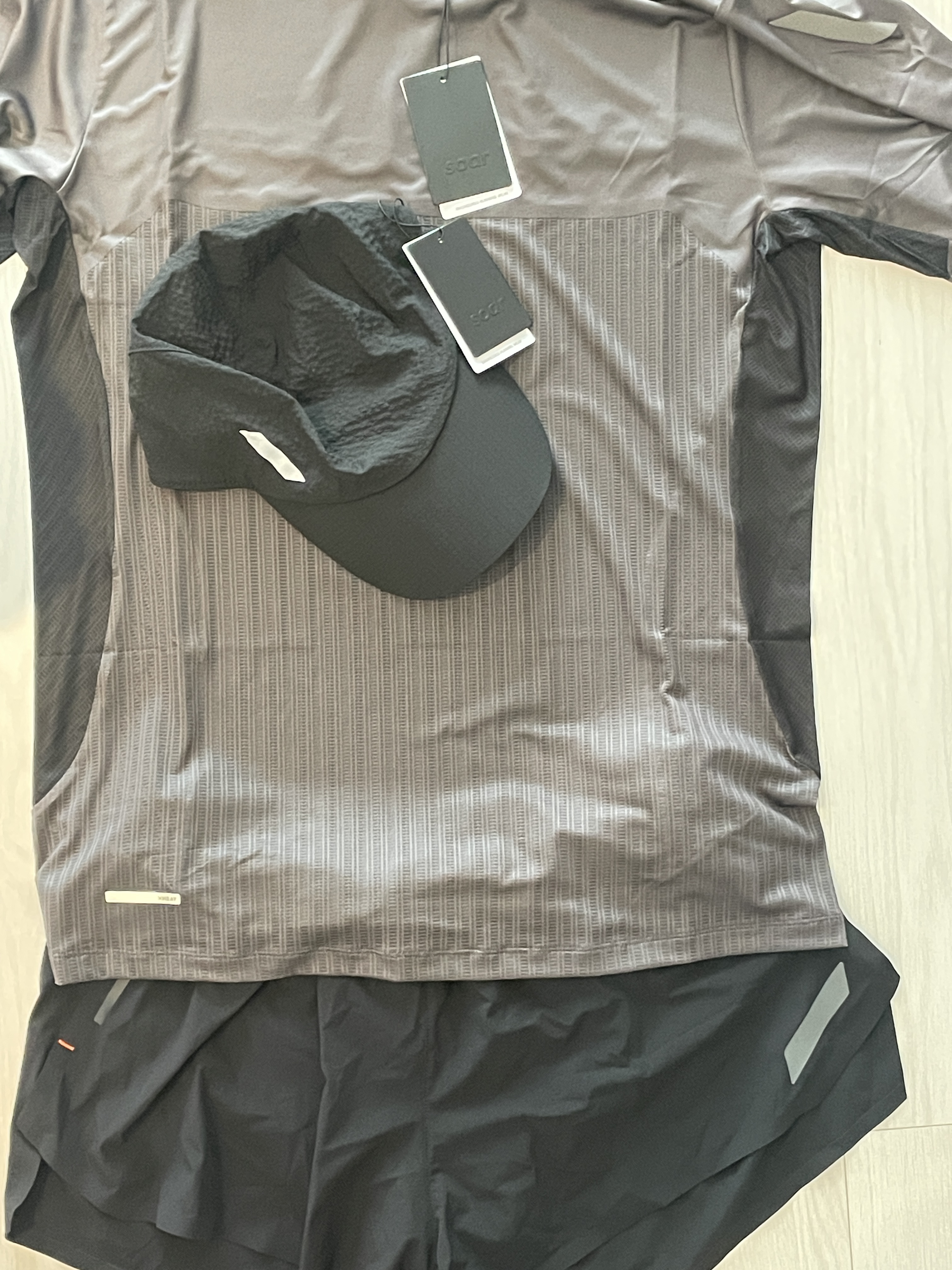 Soar Running Dart Cap Black 착용 스타일