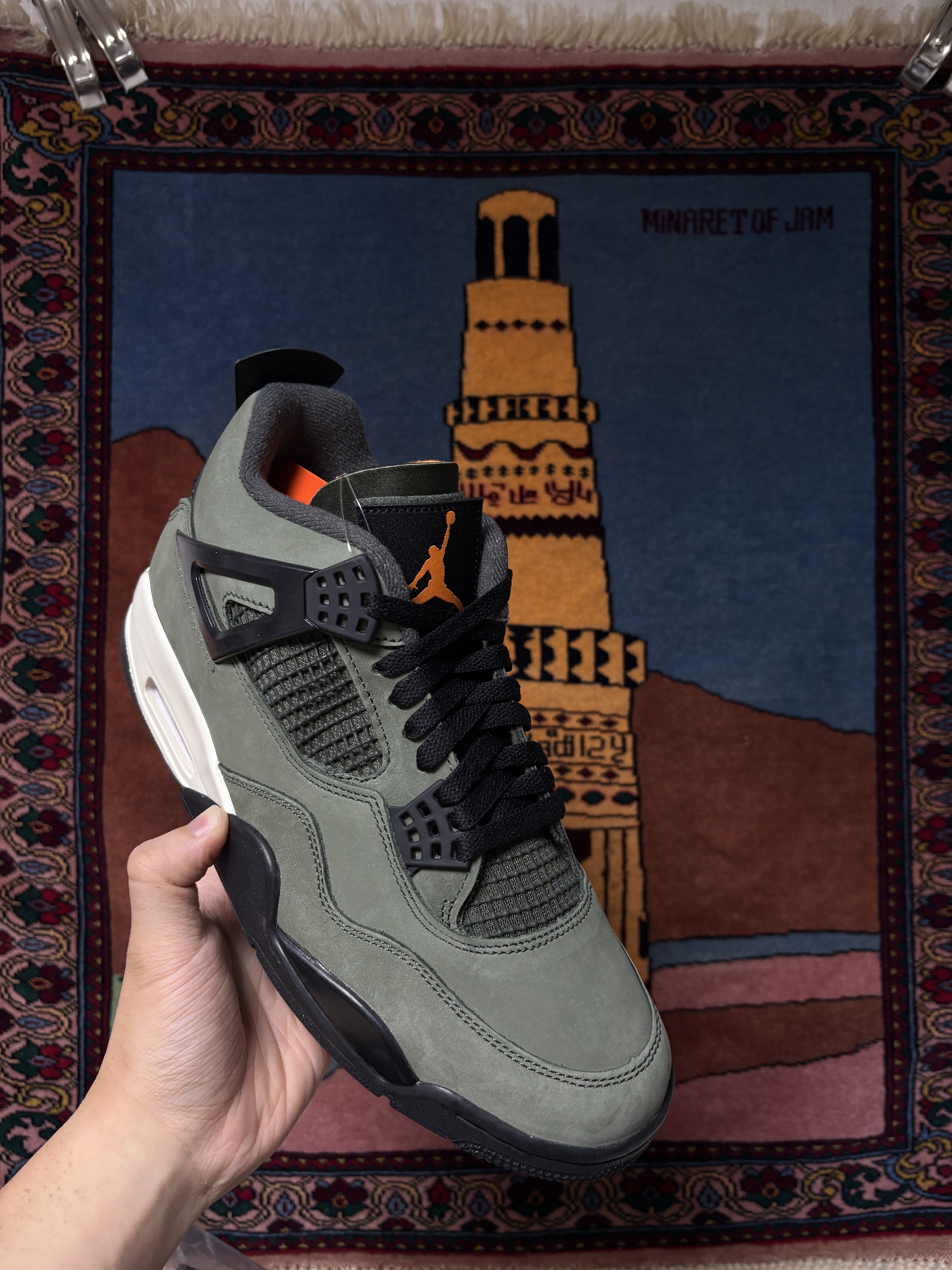 Jordan 4 x Undefeated Retro OG SP Deep Green and Clementine, Supreme x Jordan Warm Up Shorts Olive - 24FW 착용 스타일 - 3