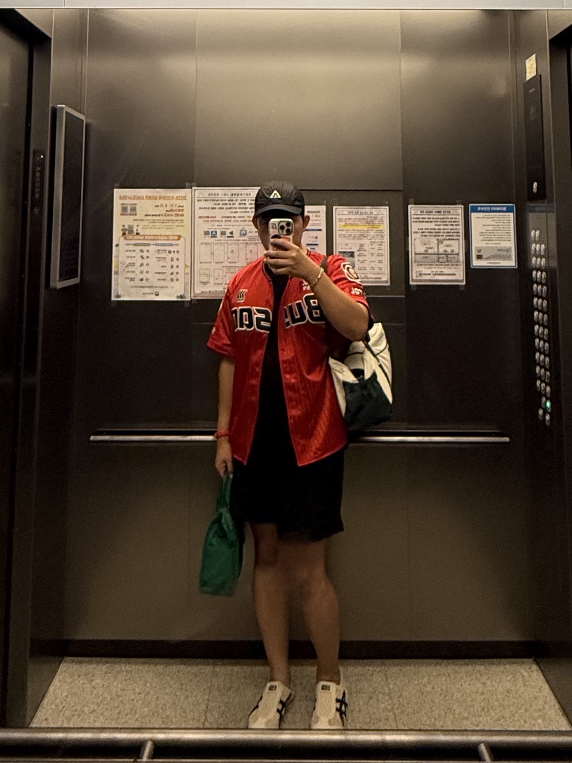 Lotte Giants 25 Camellia Professional Uniform Red (No Marking Ver.) 착용 스타일