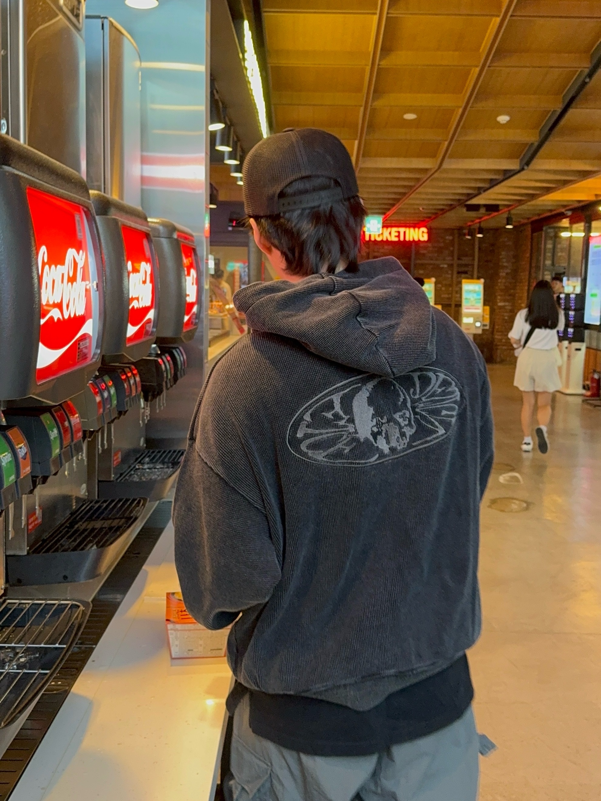 [더블적립] ETCE Gear Label Hoodie Zip Up Charcoal 착용 스타일 - 1