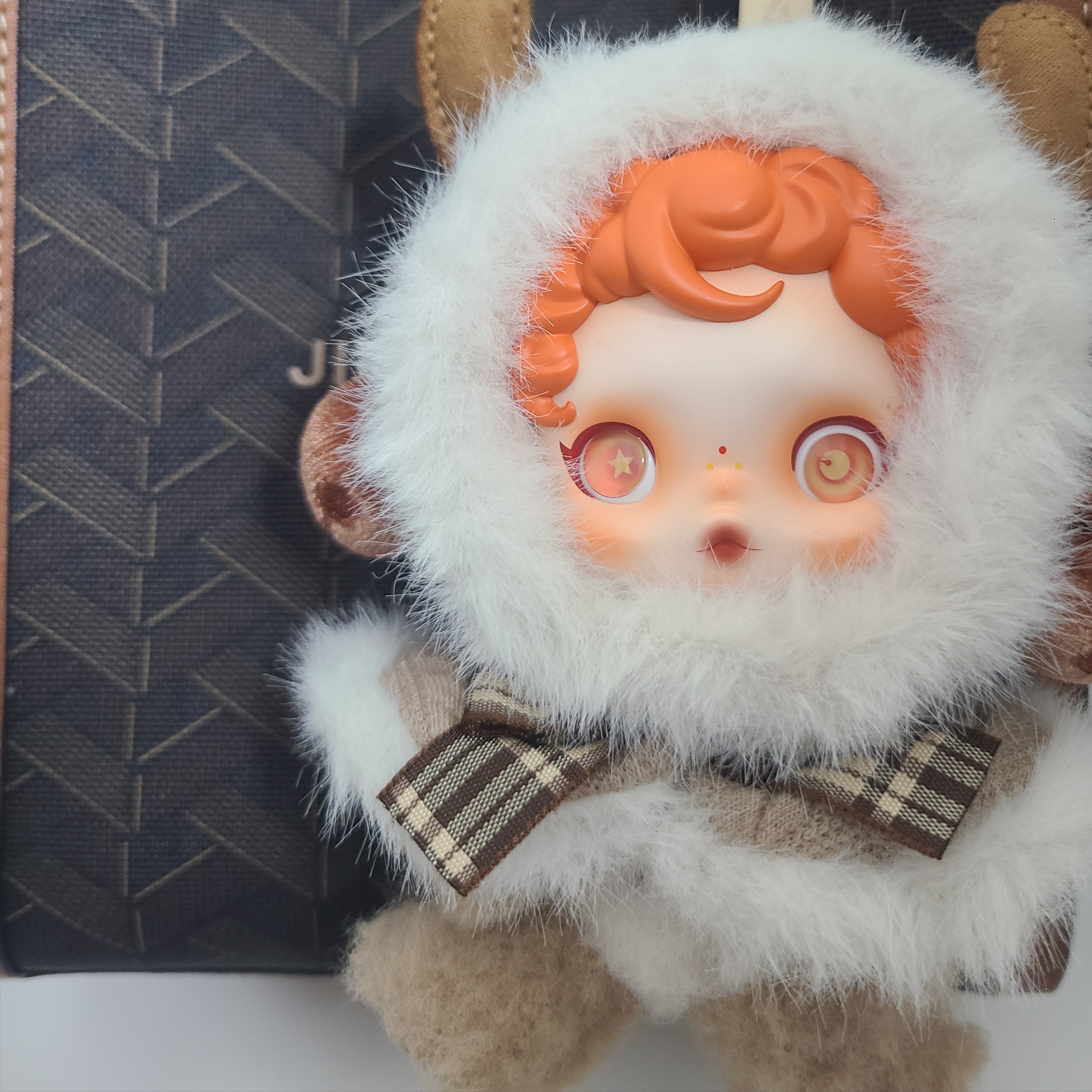 Pop Mart Skullpanda Winter Symphony Series Keyring Ode to Cocoa (Opened Case) 착용 스타일