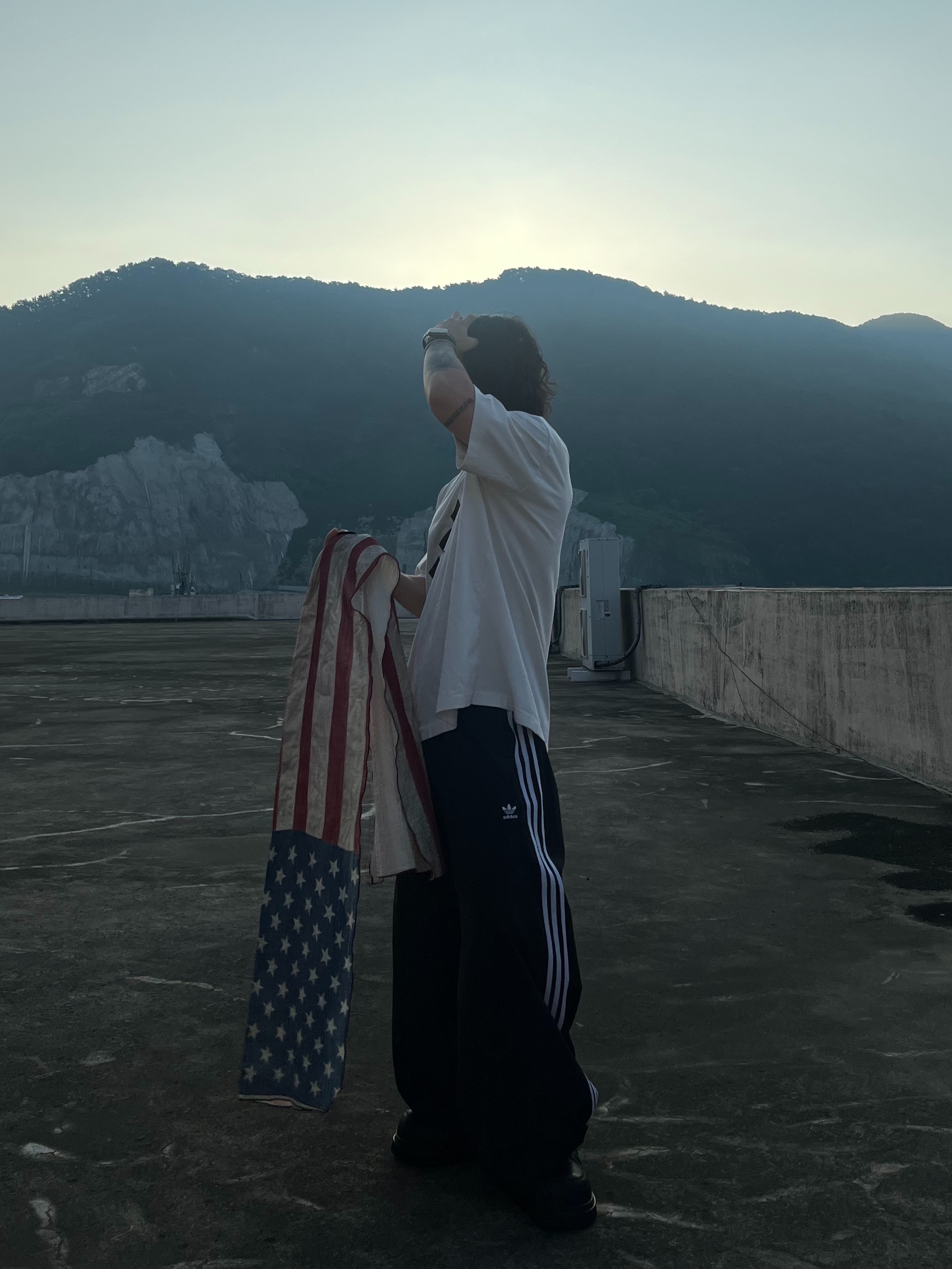 (W) Adidas Adilenium Season 3 Oversized Track Pants Black - KR Sizing, Adidas Basketball T-Shirt Cloud White Black - US Sizing 착용 스타일 - 1