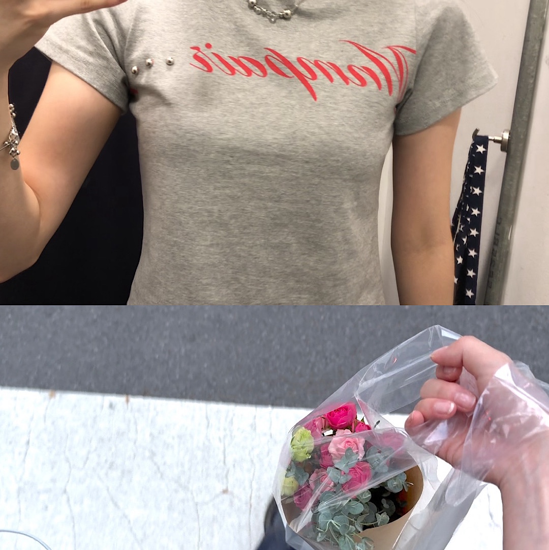 mnmpair Lettering Crop Tee Grey, Open Yy Heart Stud Chain Wallet Gunmetal 착용 스타일 - 5