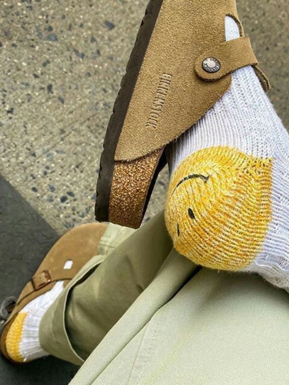 Kapital 56 Pieces 3×1 Rib Rainbowy Happy Heel Socks White, Clarks Wallabee Black Suede 착용 스타일 - 2