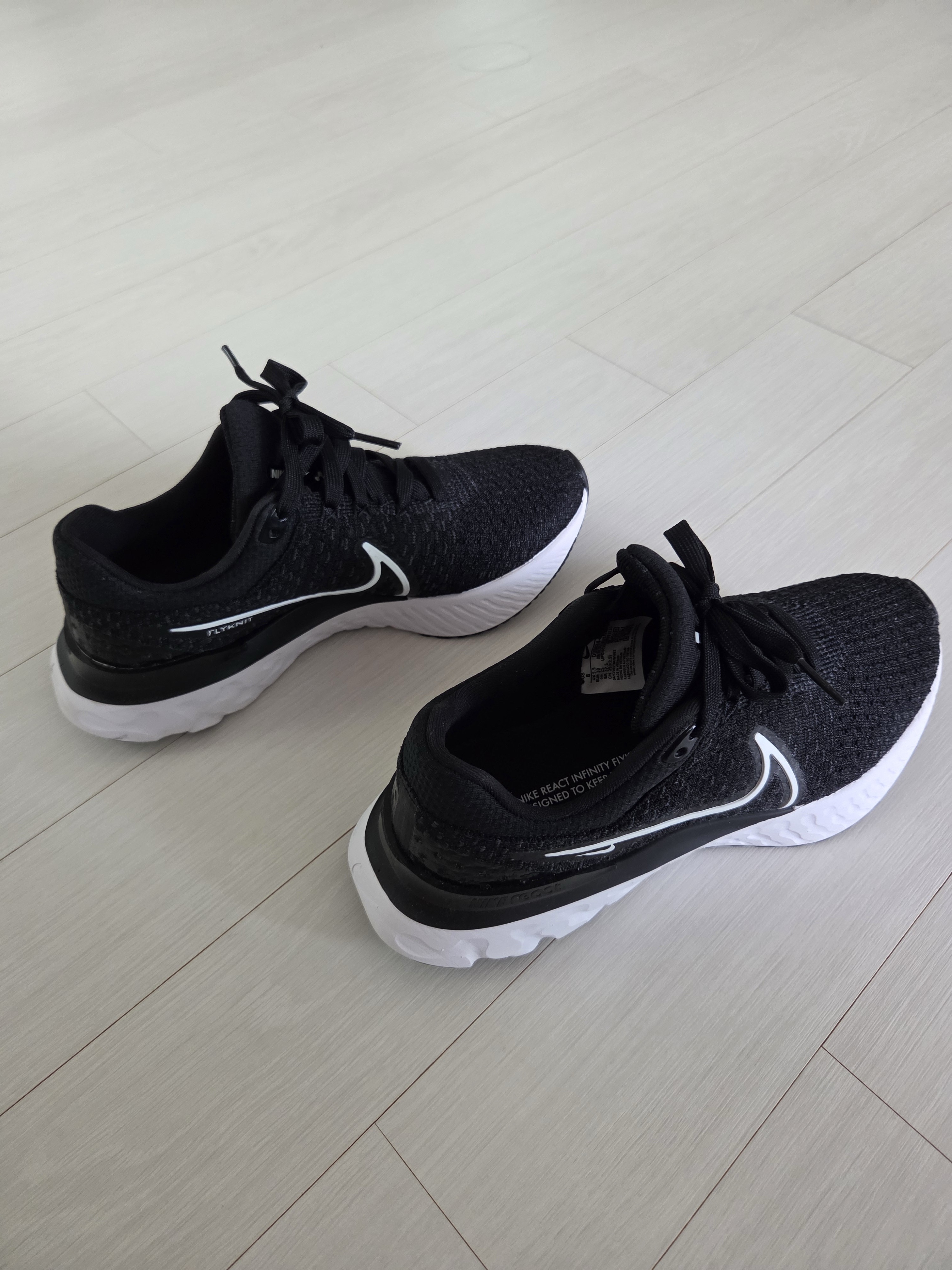 (W) Nike React Infinity Run Flyknit 3 Black White 착용 스타일 - 1