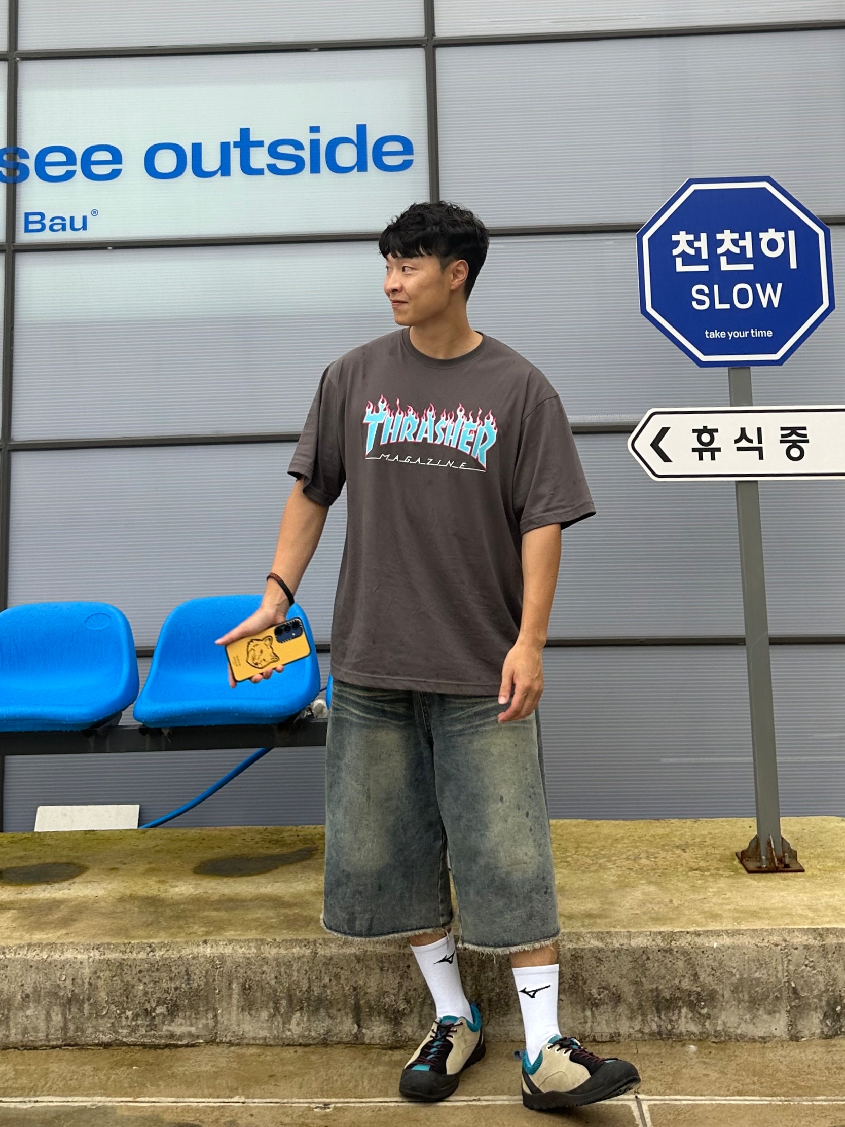 THRASHER Flame Short Sleeve T-Shirt Charcoal, Keen Jasper Rocks SP Sneakers Beige 착용 스타일 - 2