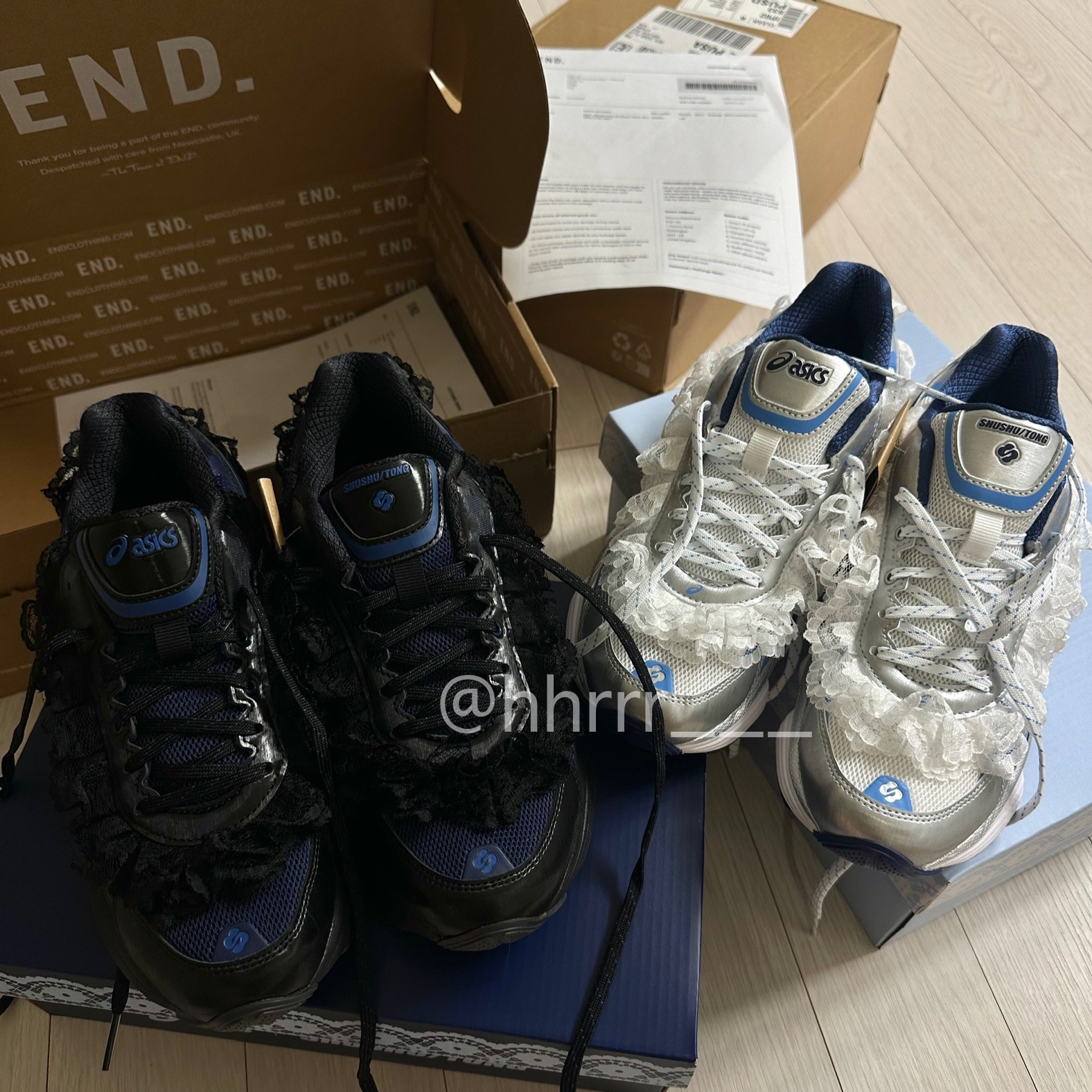 Asics x Shushu Tong Gel-Kinetic Fluent White Dive Blue, Asics x Shushu Tong Gel-Kinetic Fluent Blue Expanse Monaco Blue 착용 스타일
