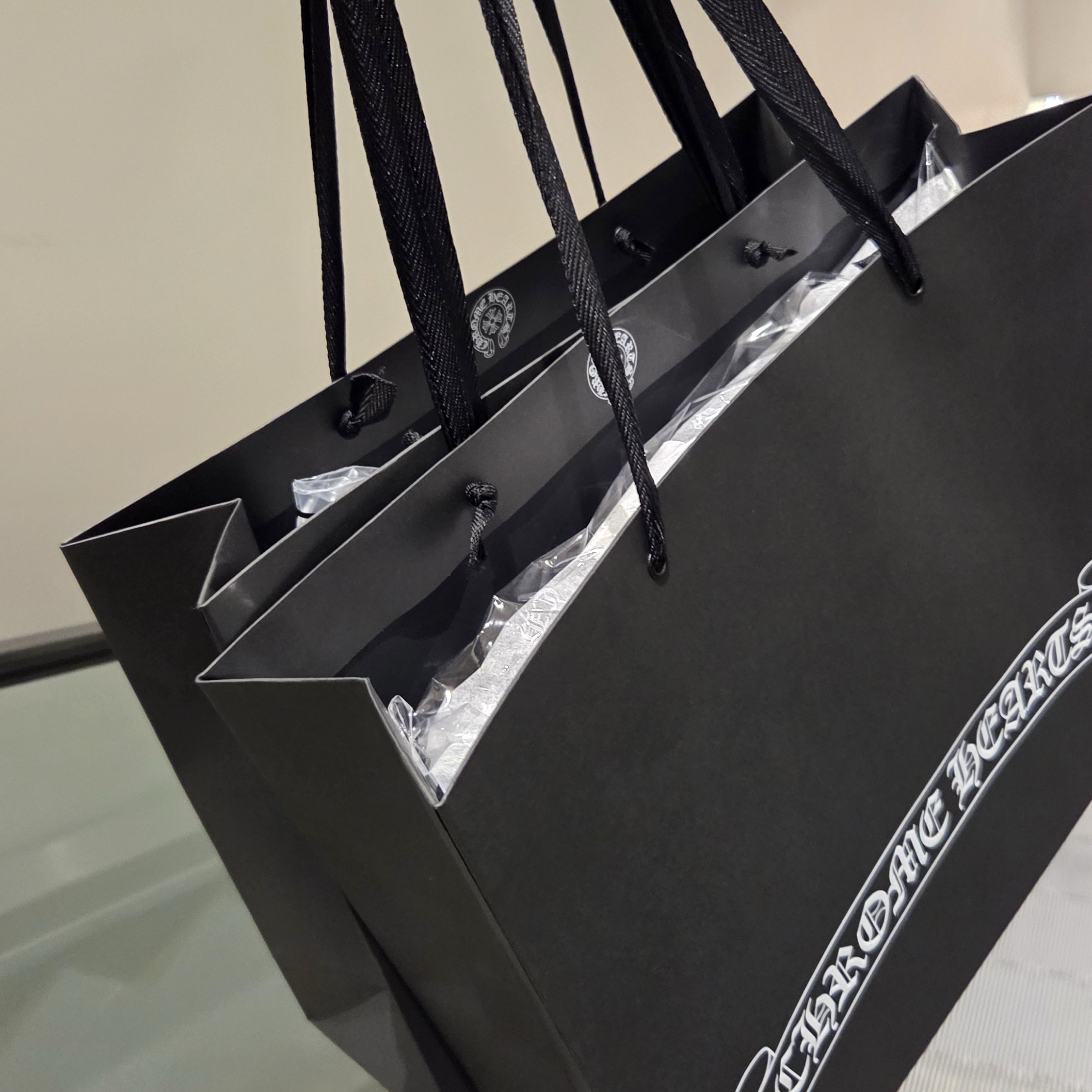 Chrome Hearts Horseshoe Hoodie Black - Korea Exclusive 착용 스타일