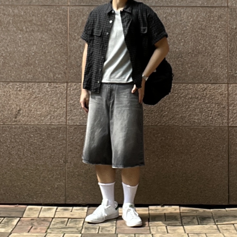 Adidas Stan Smith Vegan White Green, Uniqlo Multi Pocket Shoulder Bag Black 착용 스타일 - 1