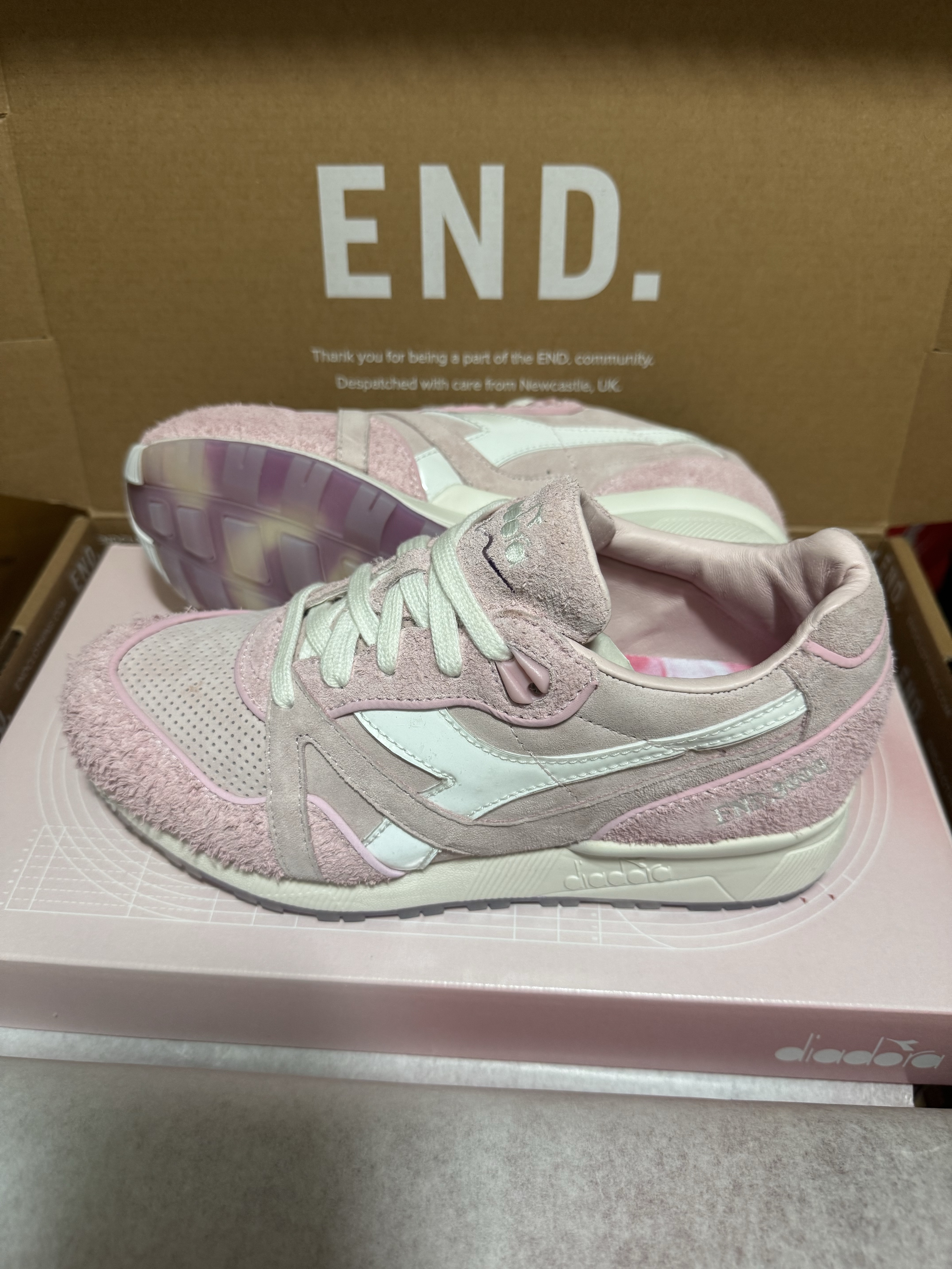 Diadora x END. N9000 Pink, Dr. Martens x Pleasures Jorge Leather Mules Black 착용 스타일 - 5
