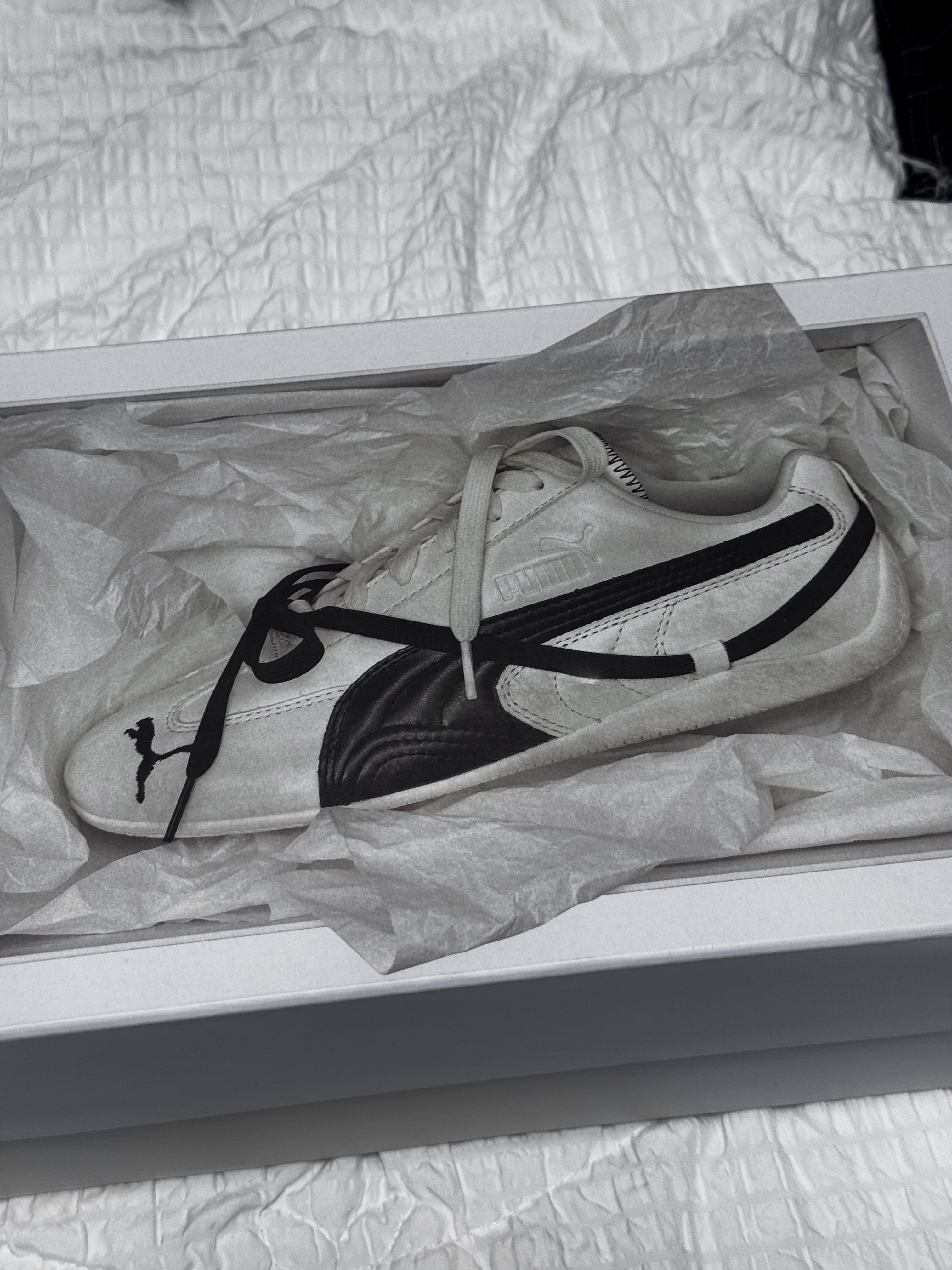 (W) Puma x Rosé Speedcat LEA Warm White Black, Adidas x Song for the Mute Country OG Maroon Core Black 착용 스타일 - 2