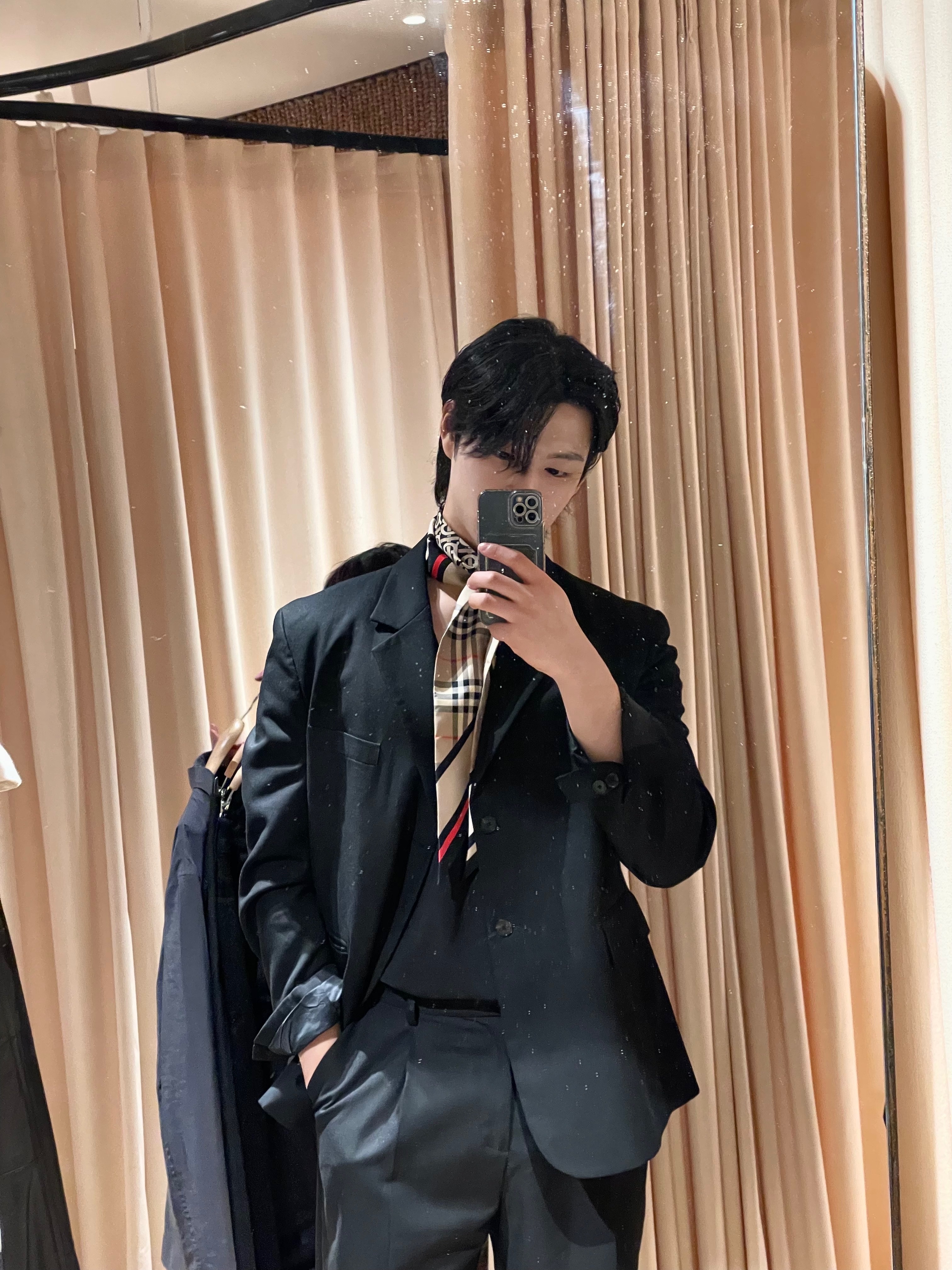 Nike x Peaceminusone Kwondo1 Black and White, Our Legacy Sling Bag Washed Black Denim 착용 스타일 - 3