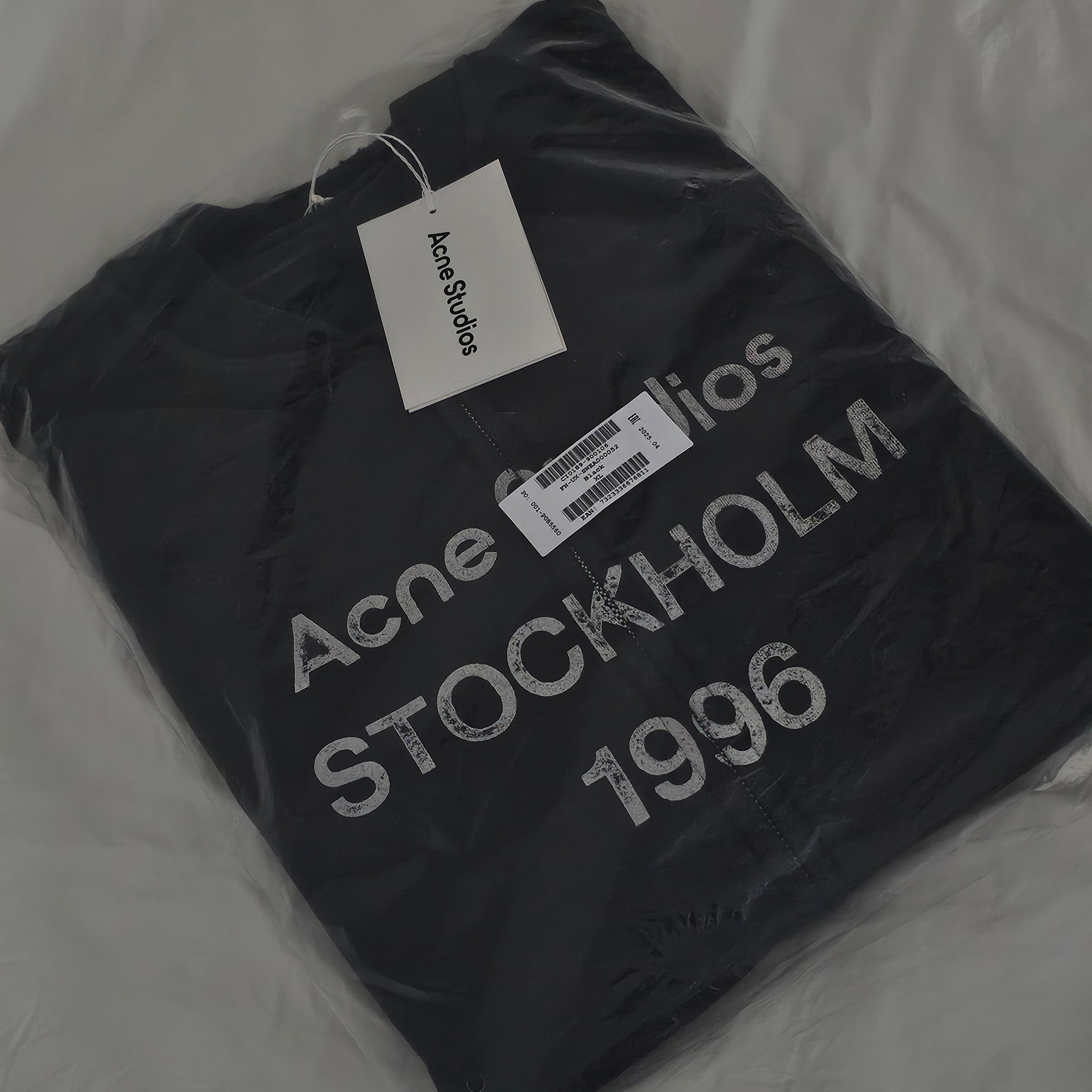 Acne Studios Zip Sweater Logo Black 착용 스타일 - 2