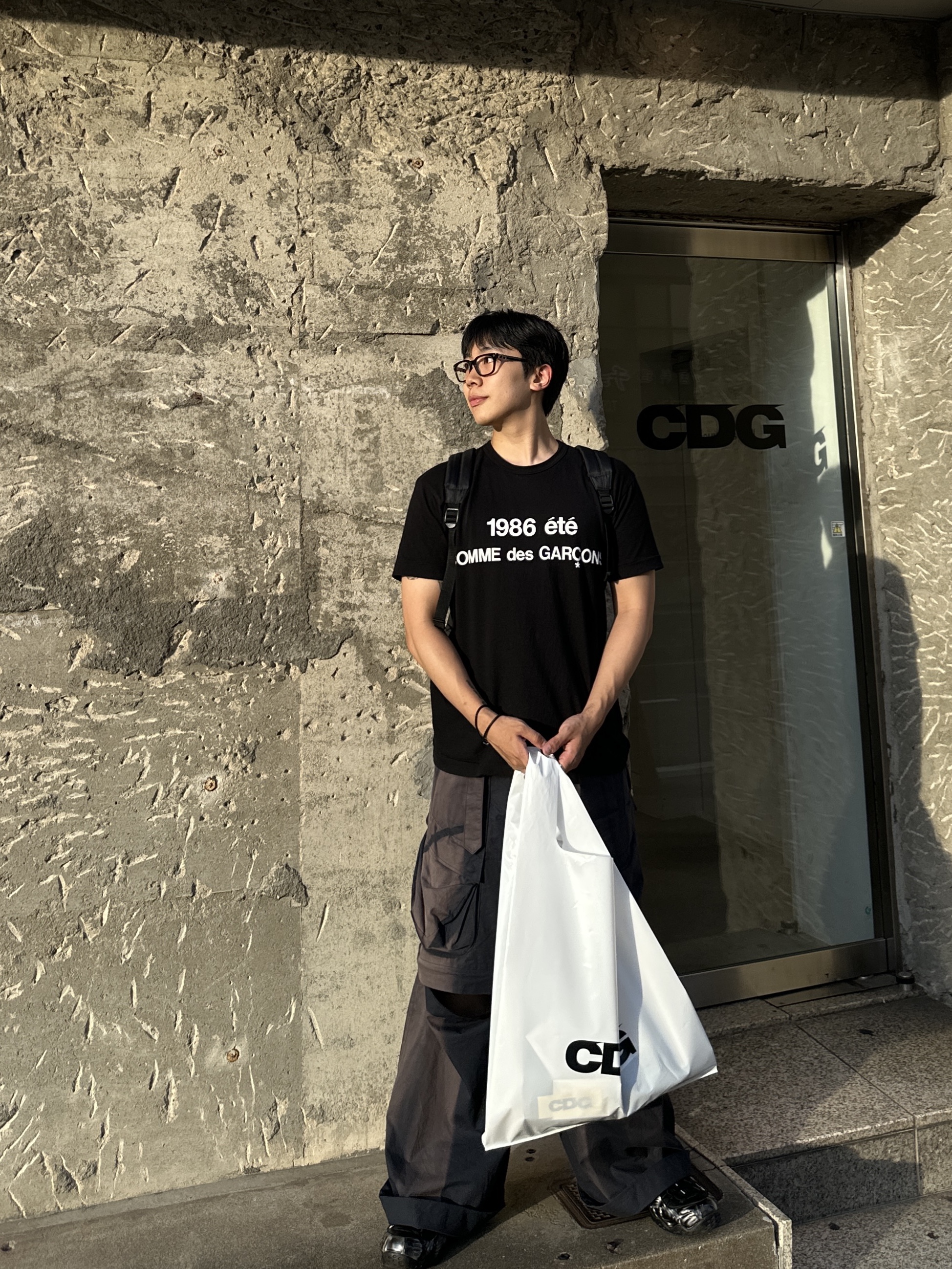 CDG 1986 Comme des Garcons T-Shirt Black, Nike x Comme des Garcons Homme Plus Air Foamposite One SP Black White 착용 스타일