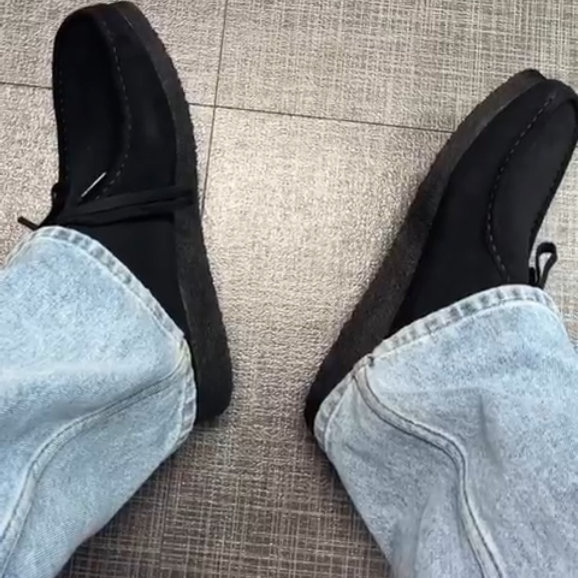 Clarks Wallabee Black Suede 착용 스타일