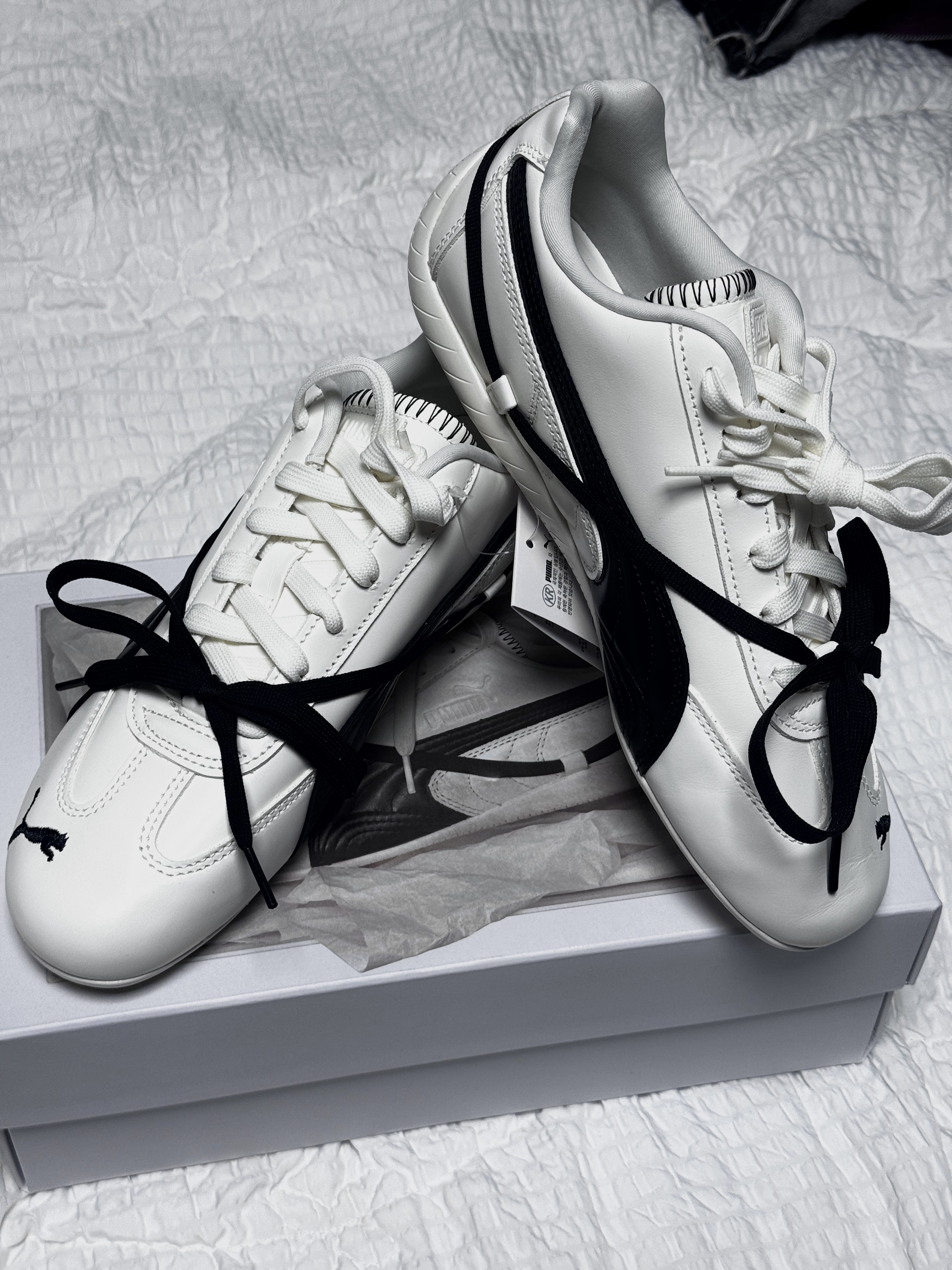 (W) Puma x Rosé Speedcat LEA Warm White Black, Adidas x Song for the Mute Country OG Maroon Core Black 착용 스타일 - 1